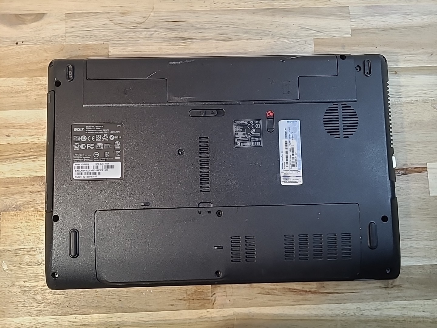 Acer Aspire 5733 Intel Core i3-380M 15.6″ Laptop (AS-IS) For Parts or Repair
