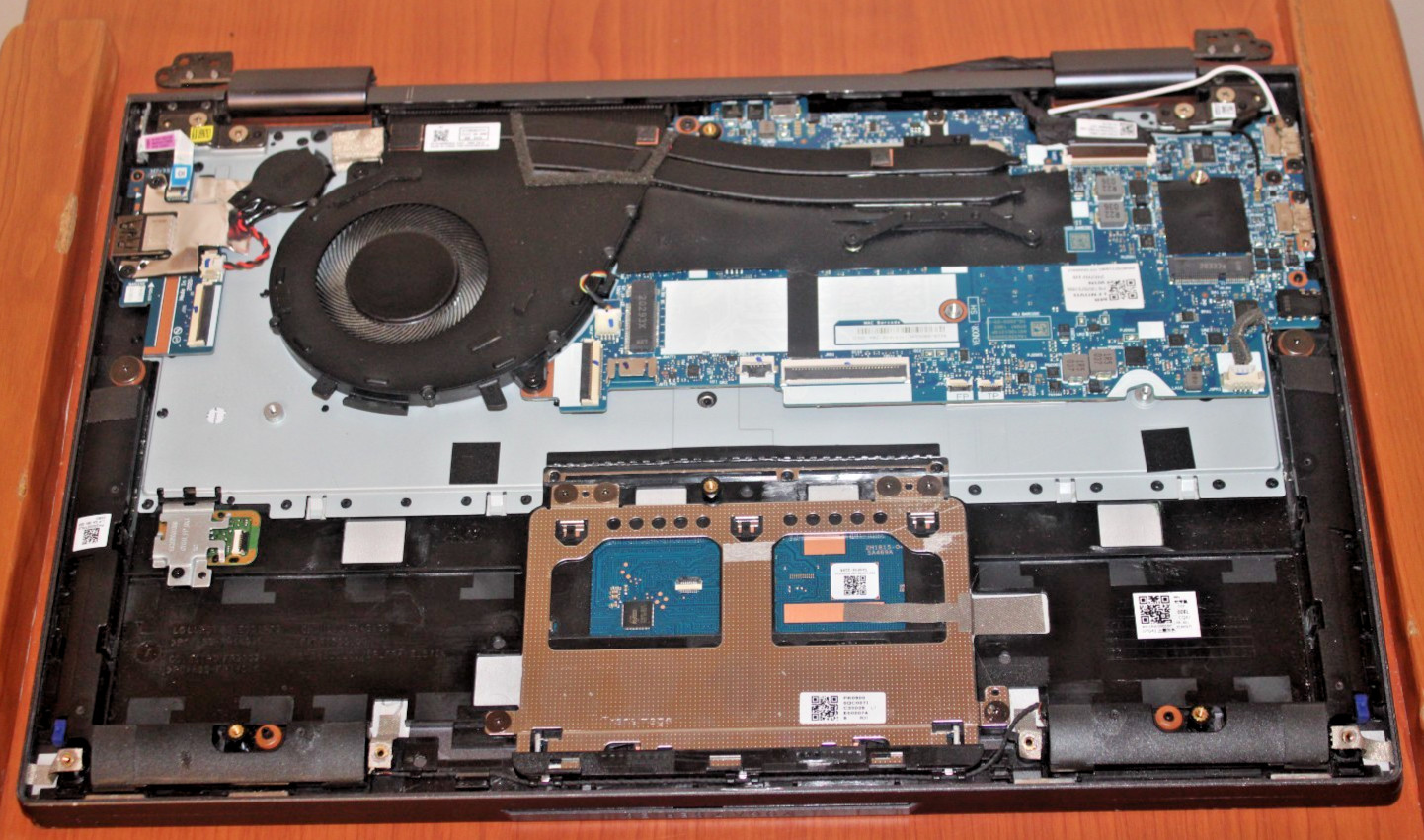 LENOVO YOGA 714ILT5 2 IN 1 FOR PARTS UNTESTED MISSING A LOT OF PARTS.