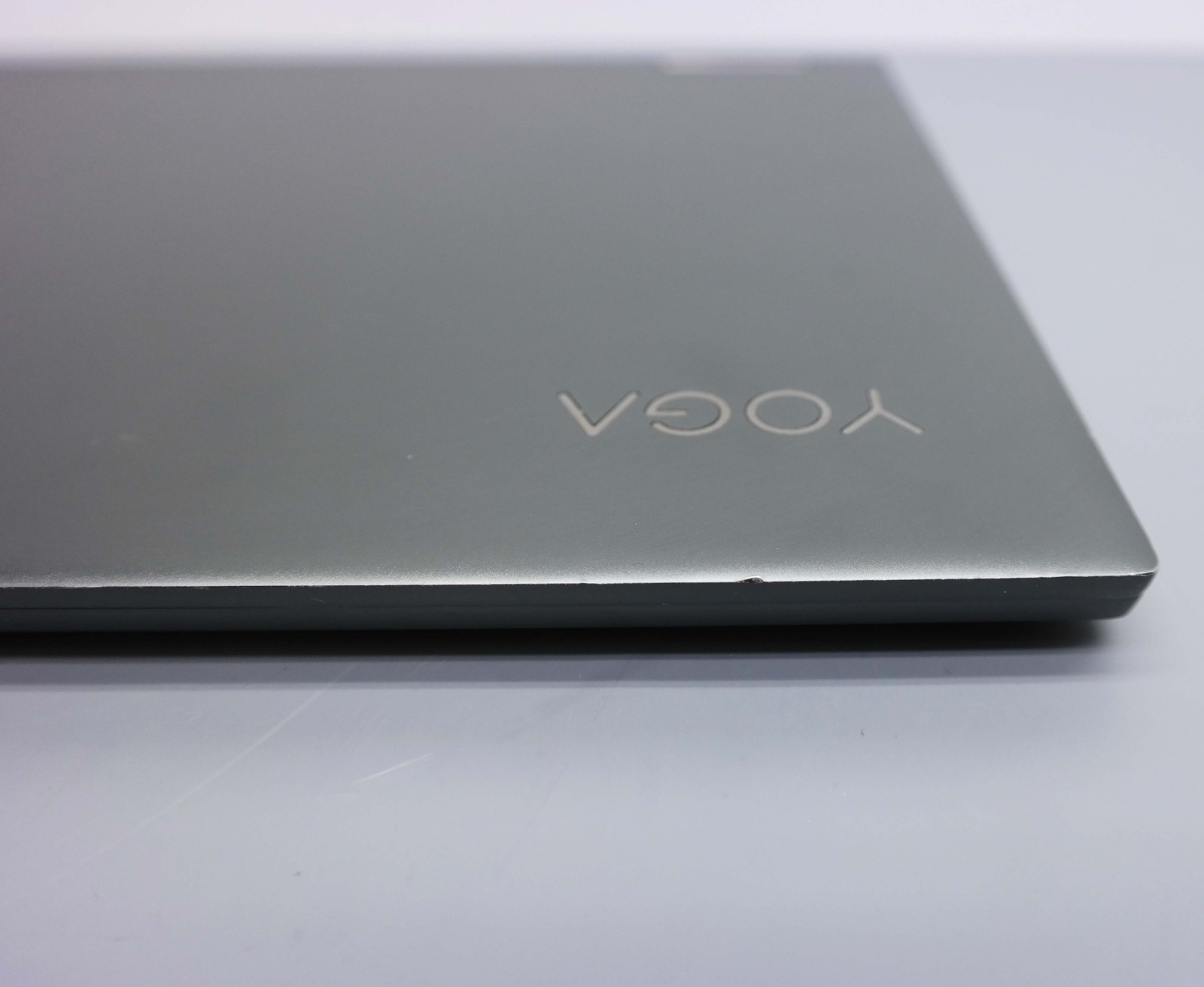 Lenovo Yoga 730 15.6″ FHD Core i7-8550U 16GB 256GB SSD