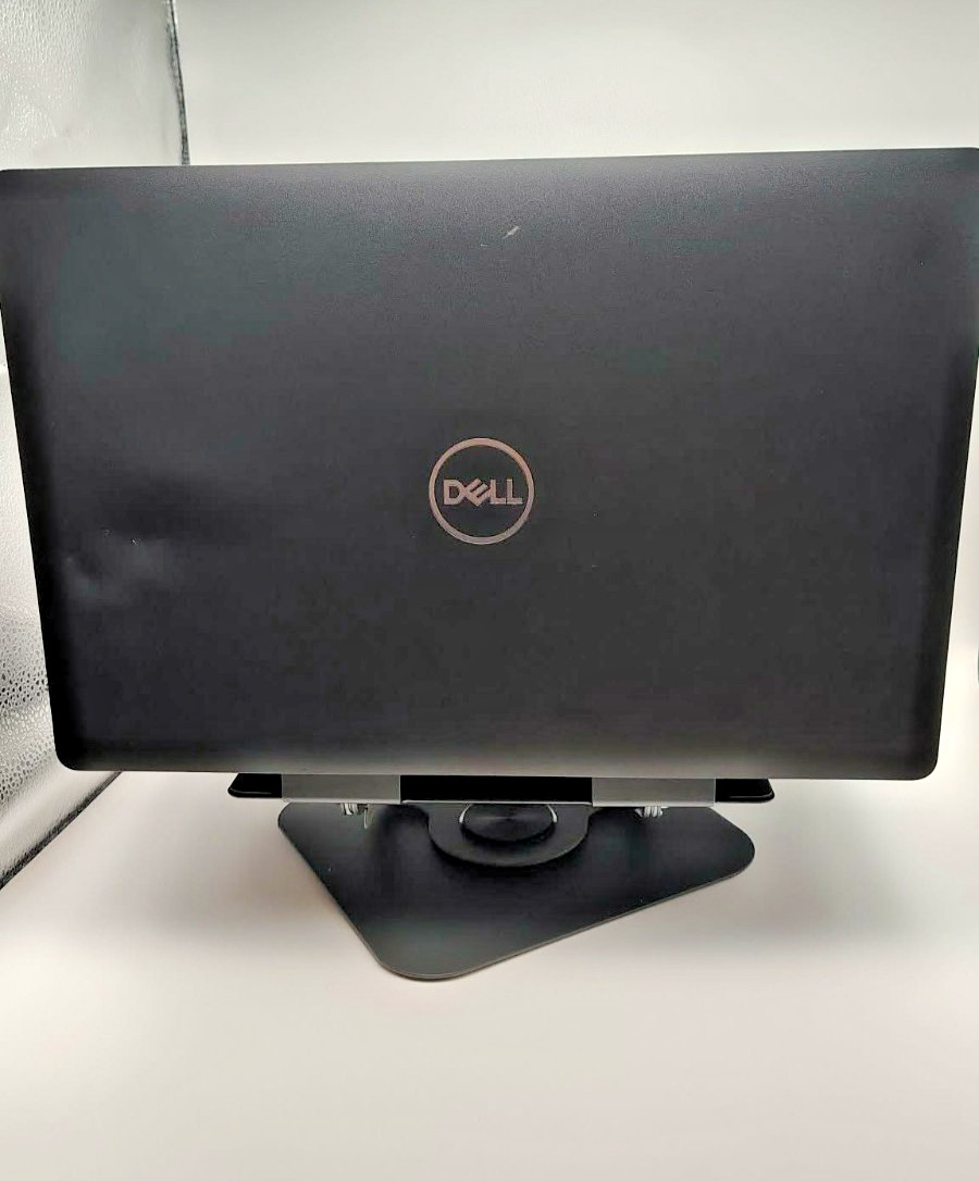 Dell Latitude 5500 | 15.6″ | i5-8265U (8 Threads) | 8GB | 256GB SSD | Zorin OS |
