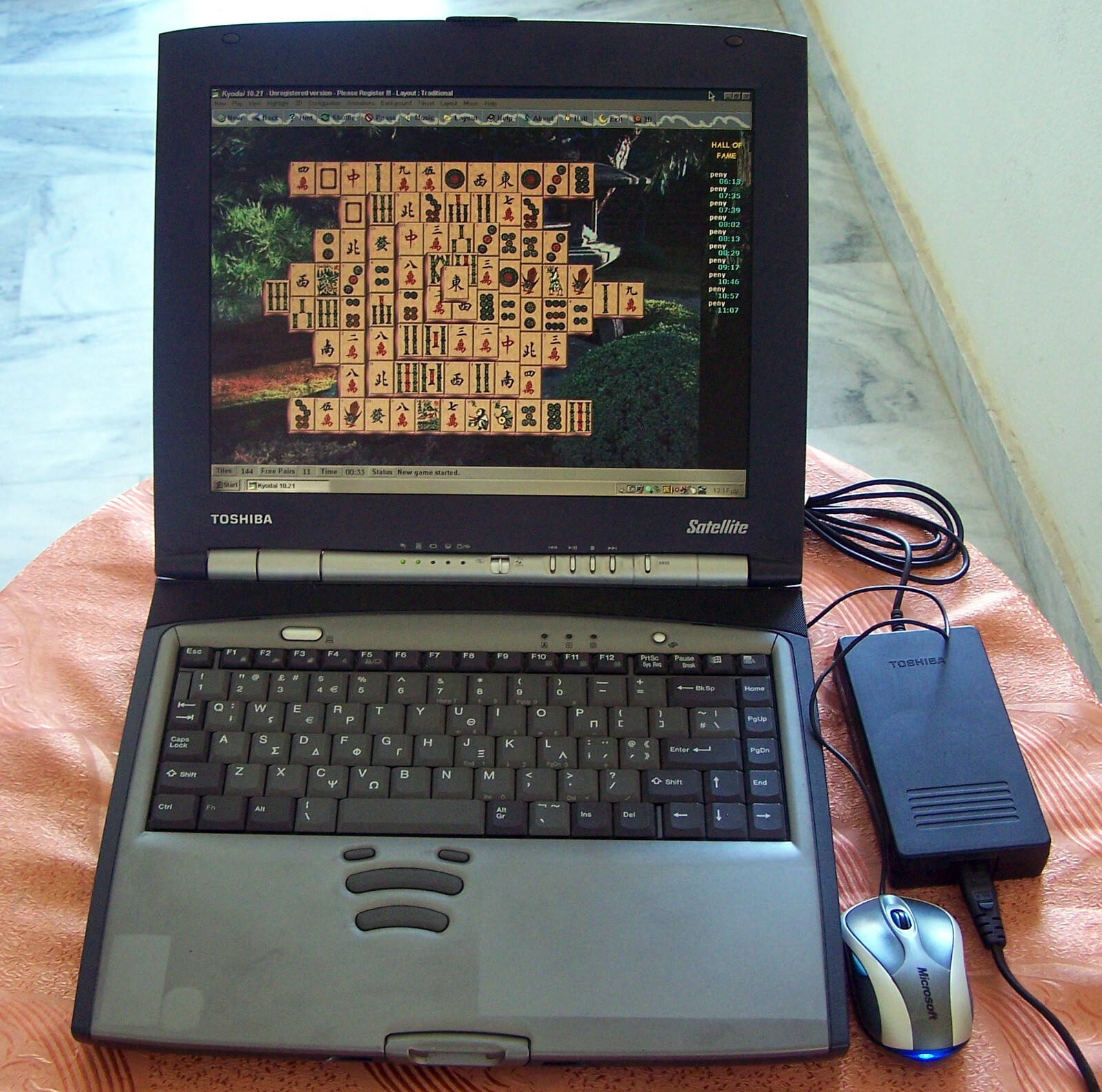 Win 98 Toshiba S-2800 Intel 650 MHz, 96MB, 4GB, Floppy, Parallel, Dos Νο cds ibm