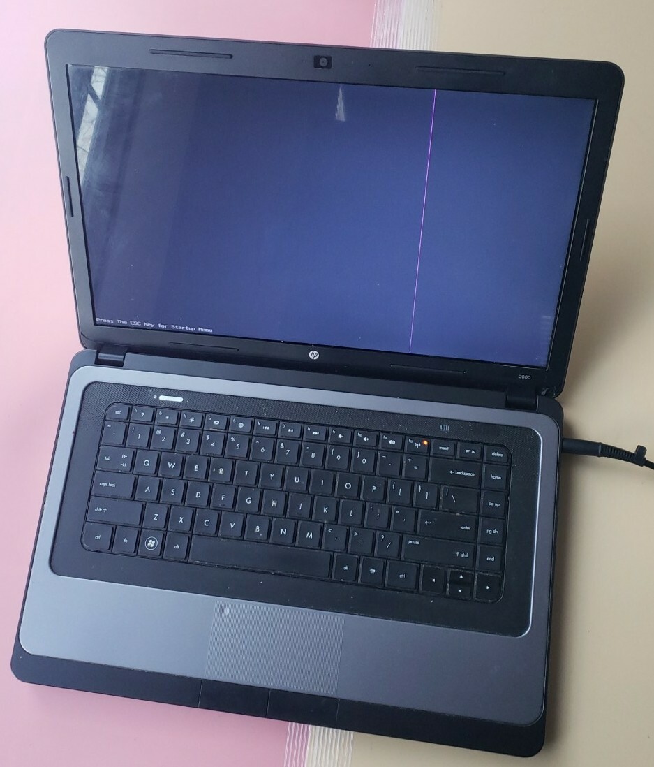 HP 2000 AMD E450 APU Radeon HD GRAPHICS 2GB RAM 120GB HDD WIFI BLUETOOTH WEBCAM