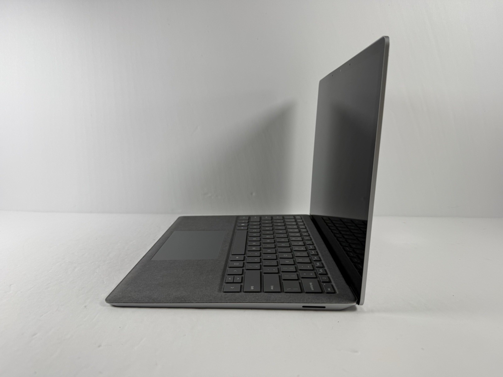 Microsoft Surface Laptop 5 13.5” 1950 Intel Core i7-1265U 16GB RAM 512GB NVME