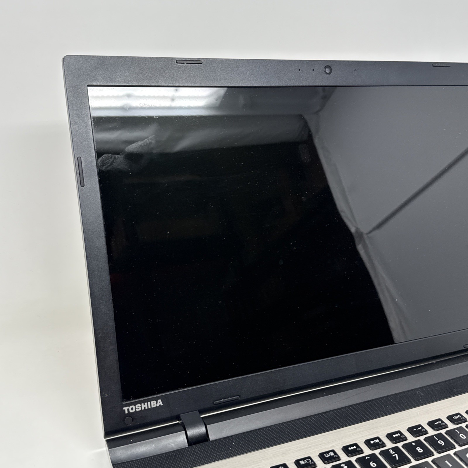Toshiba Satellite L75-C7136 Laptop – For Parts Only
