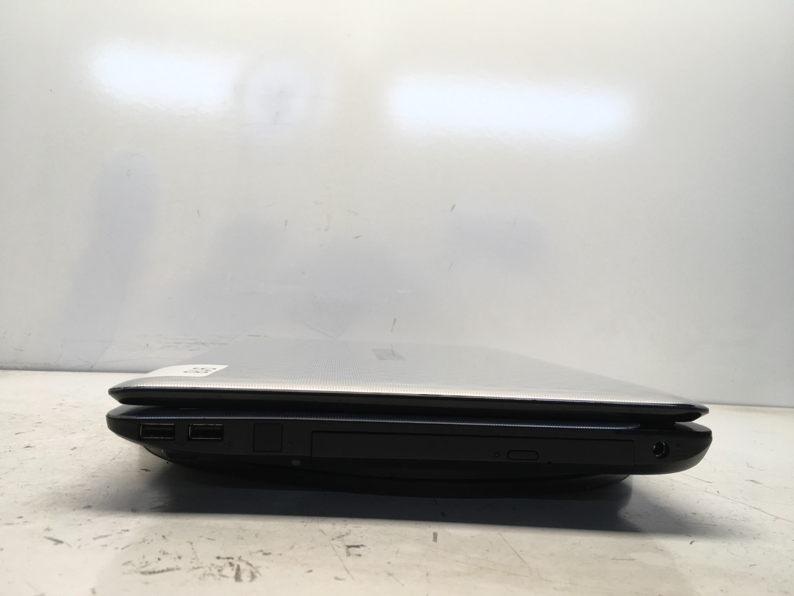 Toshiba Satellite L755-S5365 Intel i5-2430M 2.4GHz 2 GB NO HDD