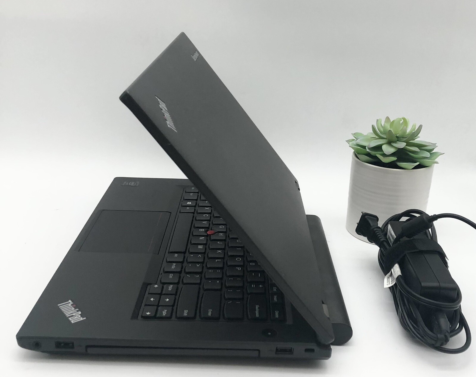 Lenovo Thinkpad L440 14″ Laptop Intel i5 8GB RAM 256GB SSD Win11. charger