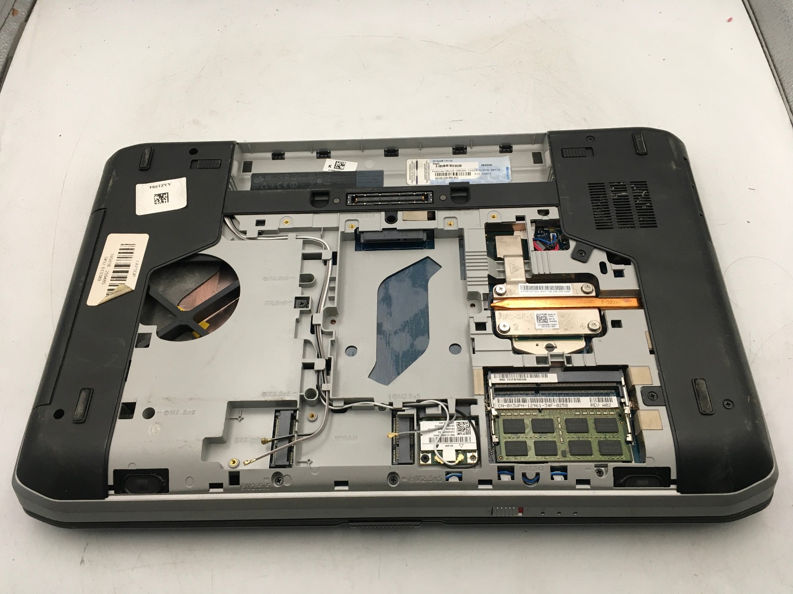 DELL LATITUDE E5530 – FOR PARTS/BAD LCD – INTEL I5 3RD GEN – 4GB RAM – READ – BB