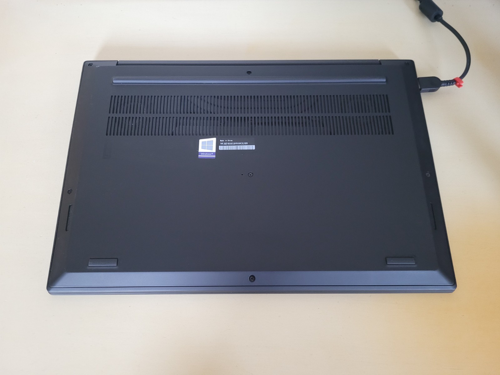 Lenovo ThinkPad P1 Gen 2 15.6″ i7-9750H 512GB NVMe SSD 32GB Win11P Quadro T2000