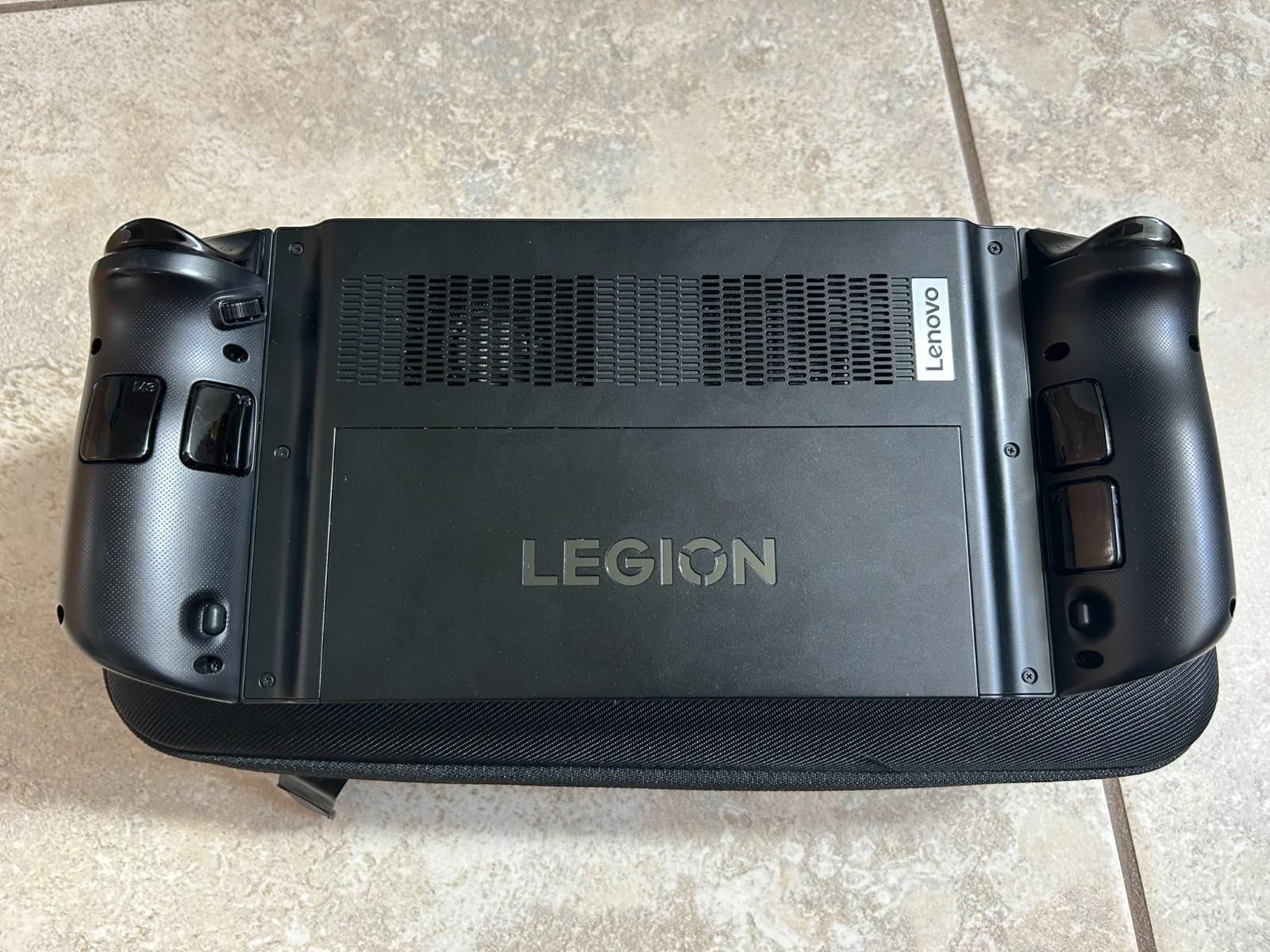 Lenovo Legion Go 8.8 in (1TB SSD, AMD Ryzen Z1 Extreme, 3.3GHz, 16GB RAM)