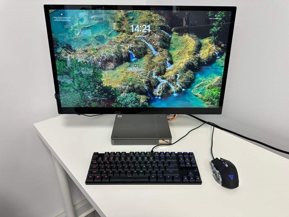 LENOVO ALL IN ONE TOUCHSCREEN i7 16RAM 512GB SSD *** BRAND NEW OPEN BOX ***