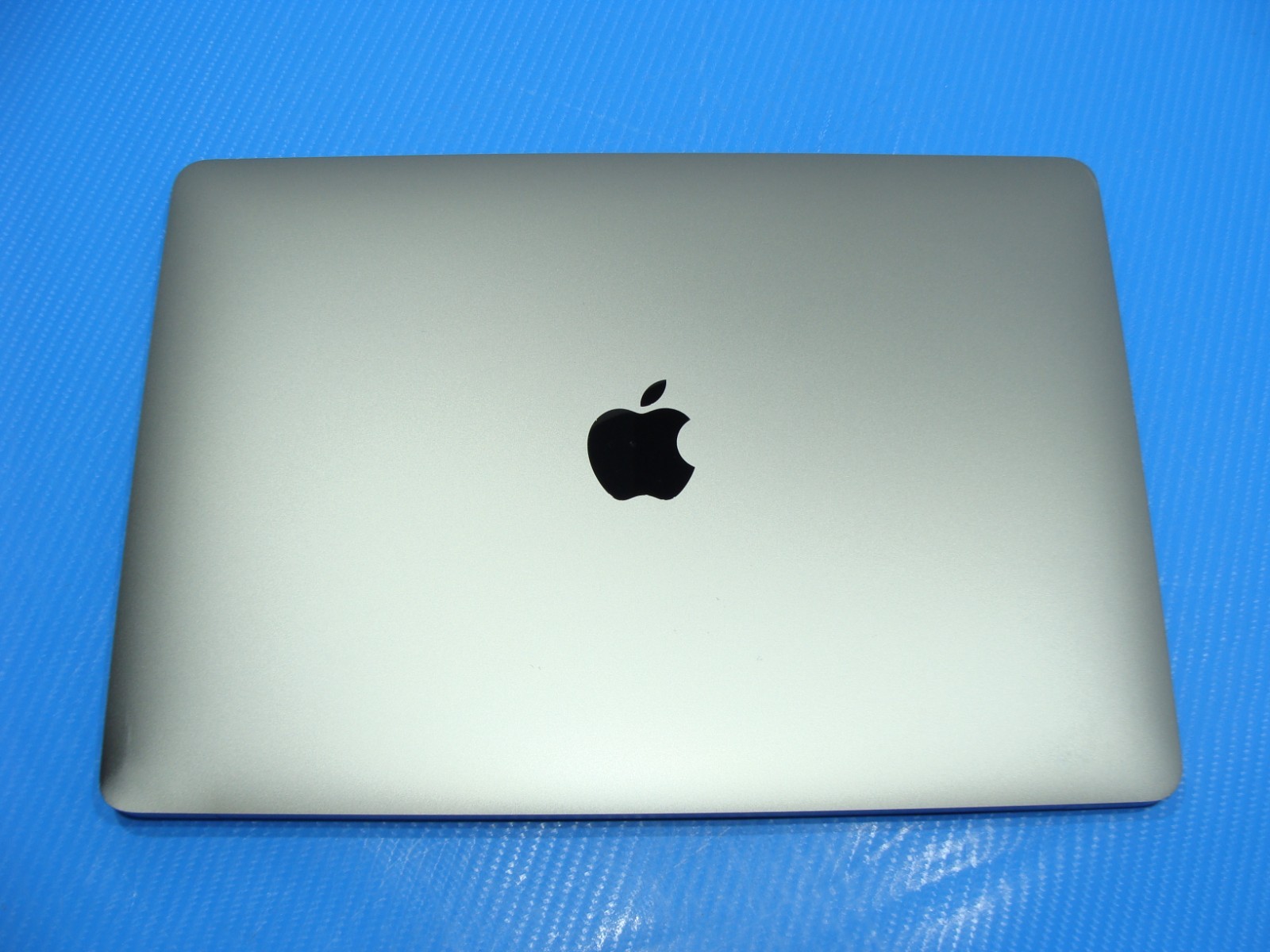 Apple MacBook Air A2337 MGN63LL/A 13.3″ M1 (2020) 8CPU/7GPU 8GB 128GB +Charger