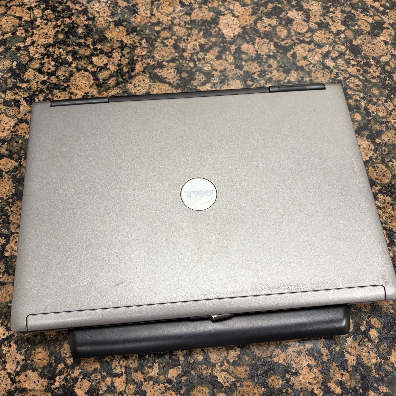 Dell Latitude D630 Fresh Load XP Pro T7250 SP3 RS232 DVD 2GB 150GB RW DVD