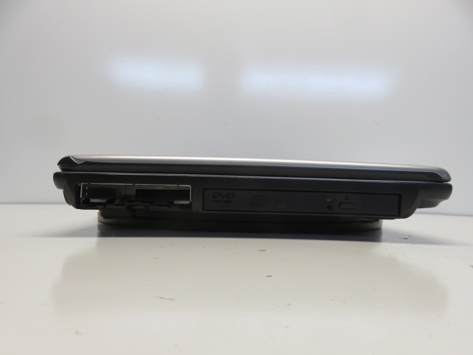 Toshiba Satellite M35X-S111 Laptop Celeron M 340 1.5GHz NO HDD No Batt
