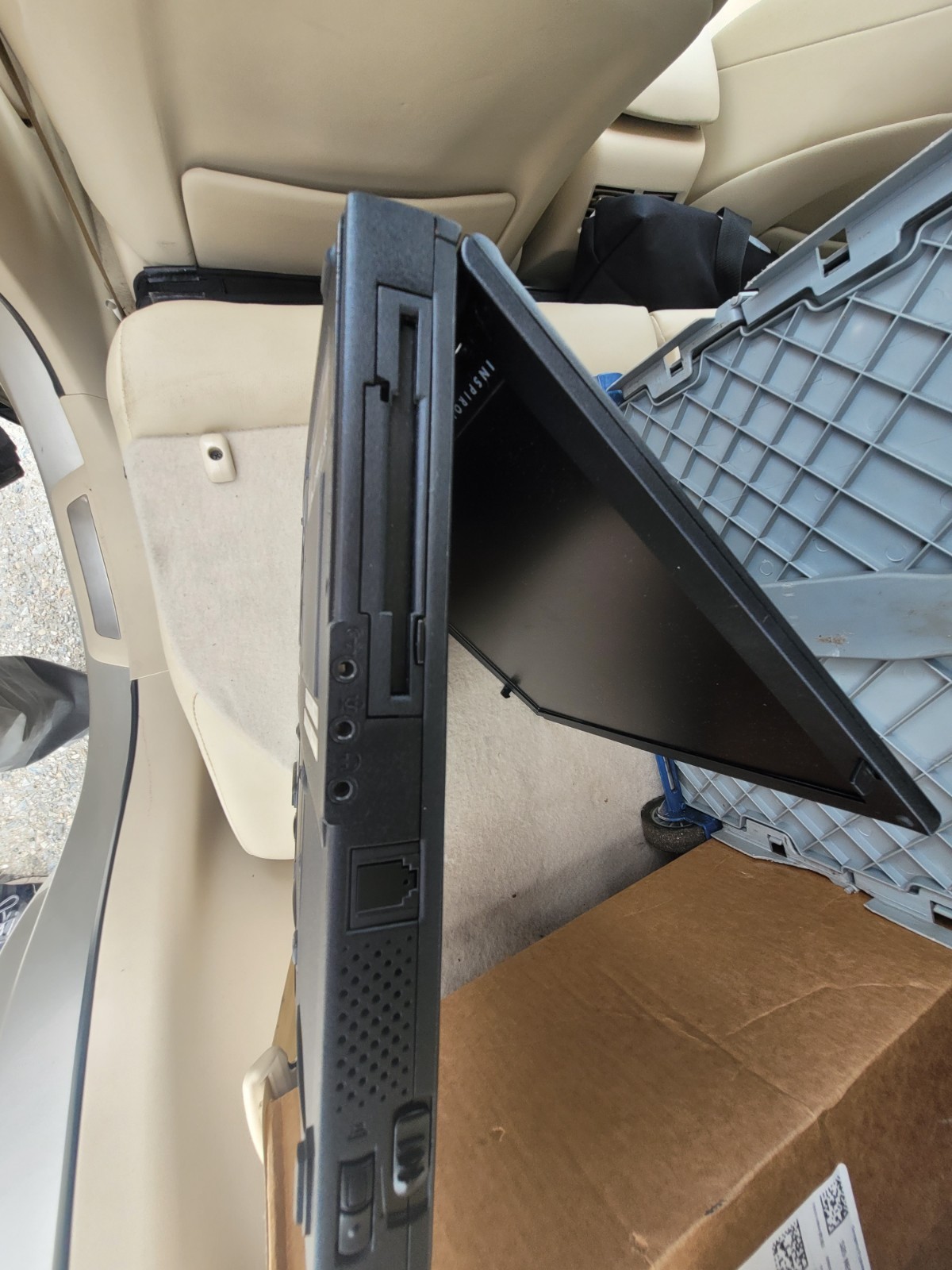 Vintage Dell Inspiron 5000e Laptop P III PPM 700 MHz, 128 MB RAM WinXP