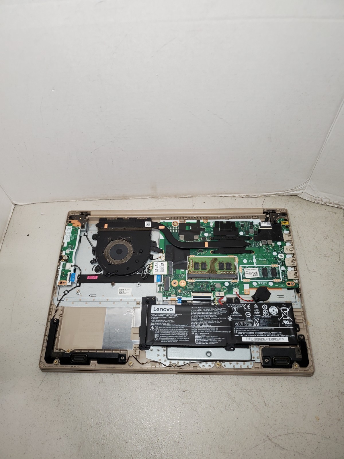 LENOVO IDEAPAD 3 15ADA05 15″ RYZEN 5 3500U 12GB RAM No HDD/SSD/OS/BACK-COVER #69
