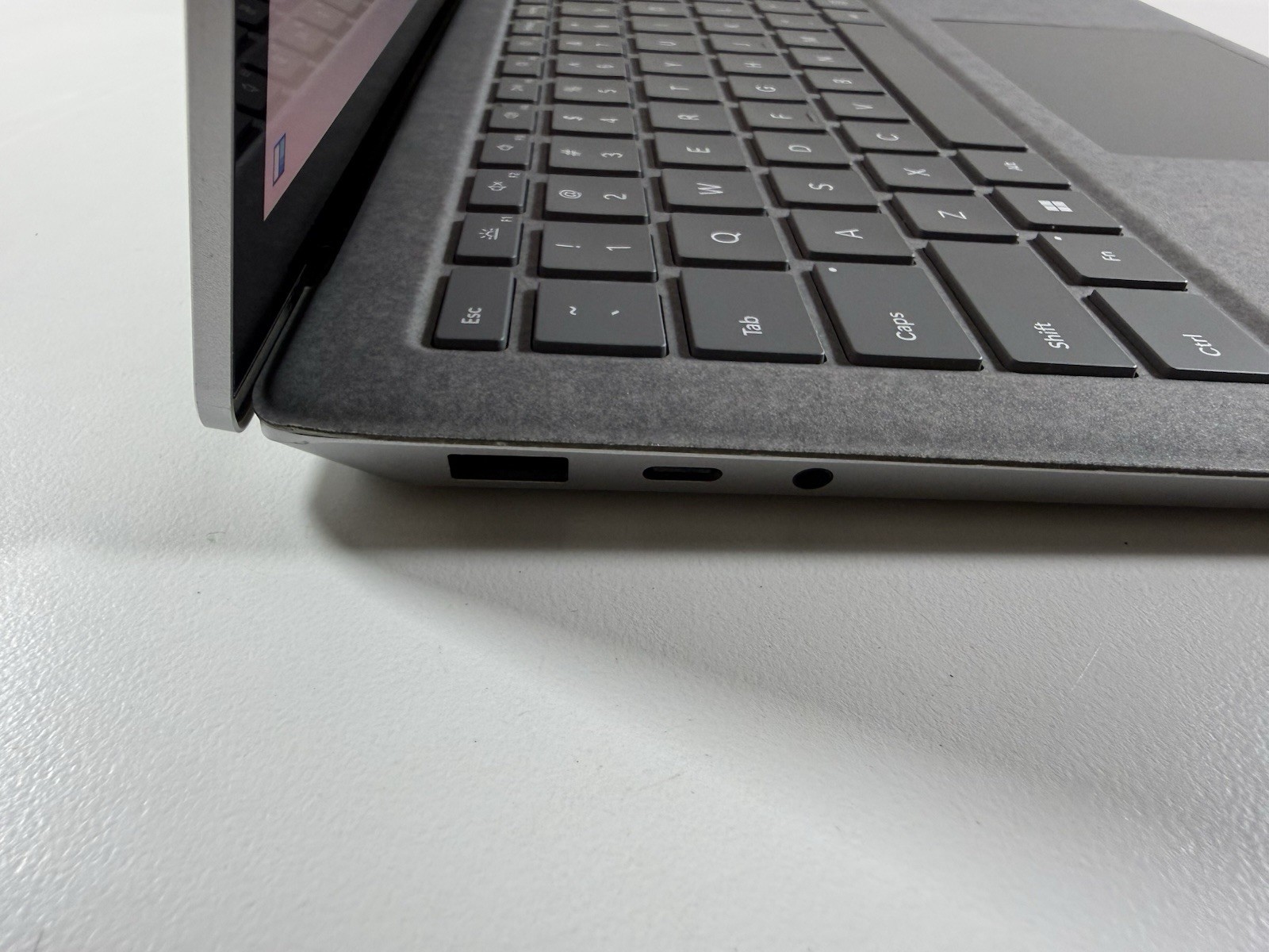 Microsoft Surface Laptop 5 13.5” 1950 Intel Core i7-1265U 16GB RAM 512GB NVME