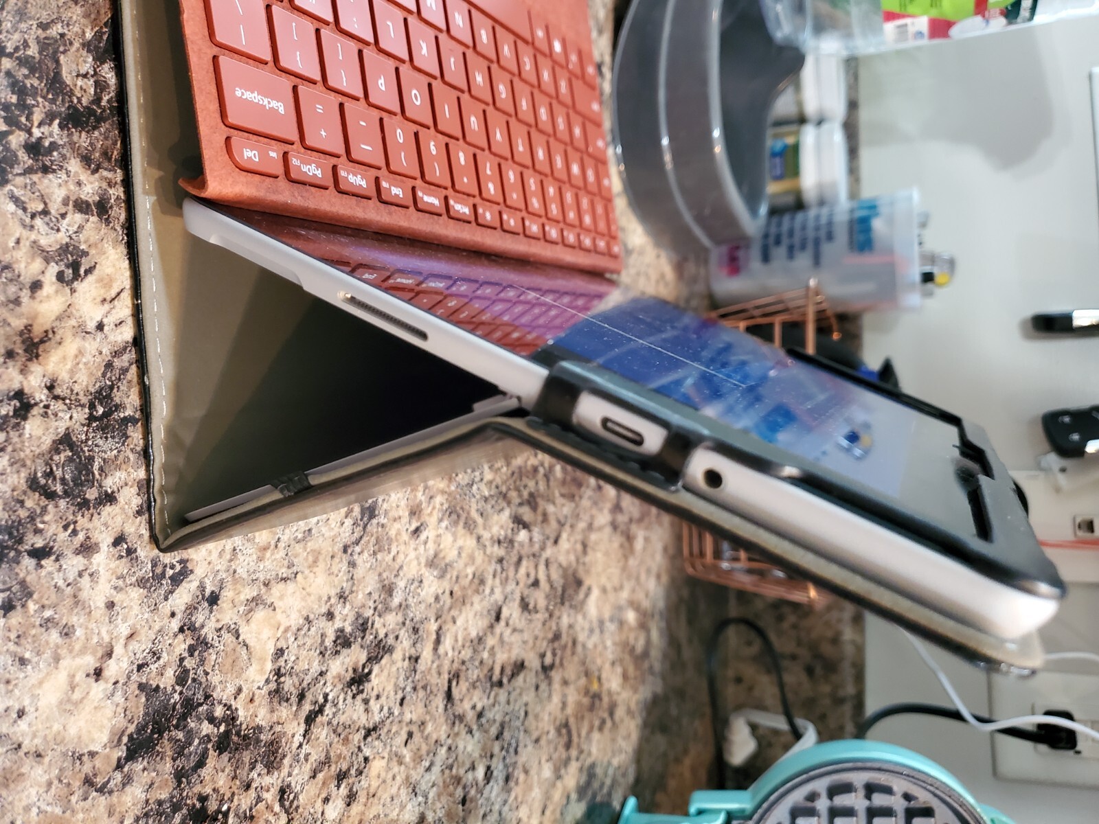 Microsoft Surface Go 10″ 128GB Multi-Touch Wi-Fi Case And Keyboard