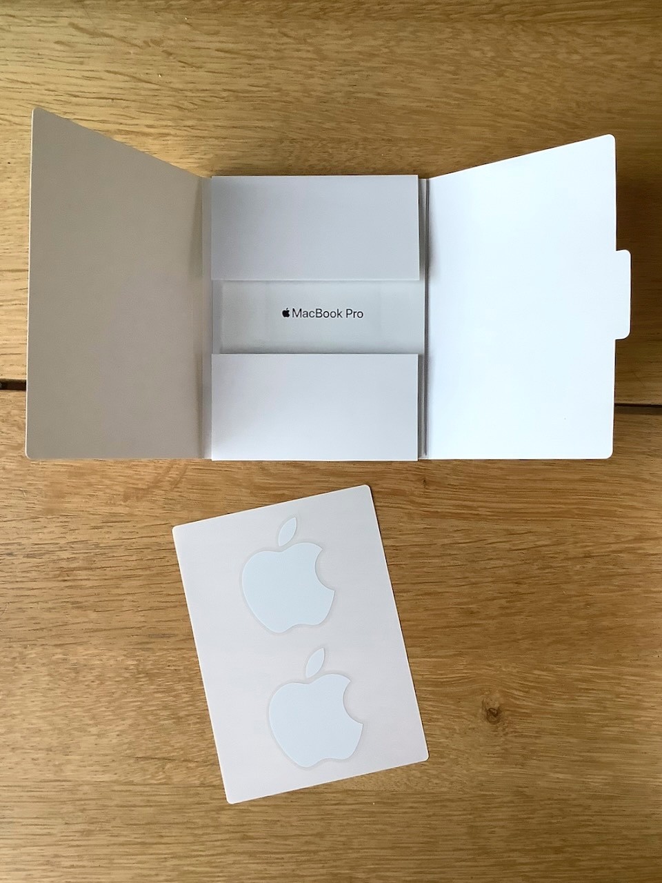 ★ Apple MacBook Pro Retina 13″ A1708 (2017) 256GB SSD + Charger Silver ★ Original Box