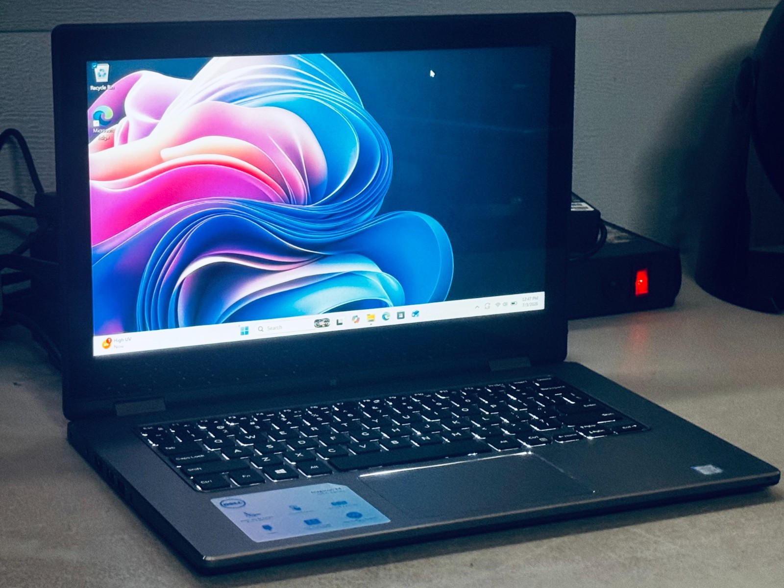 Dell Inspiron 2-in 1 Touch Laptop-Intel i5 6200U-8GB RAM-256GB WIN 11-Excellent