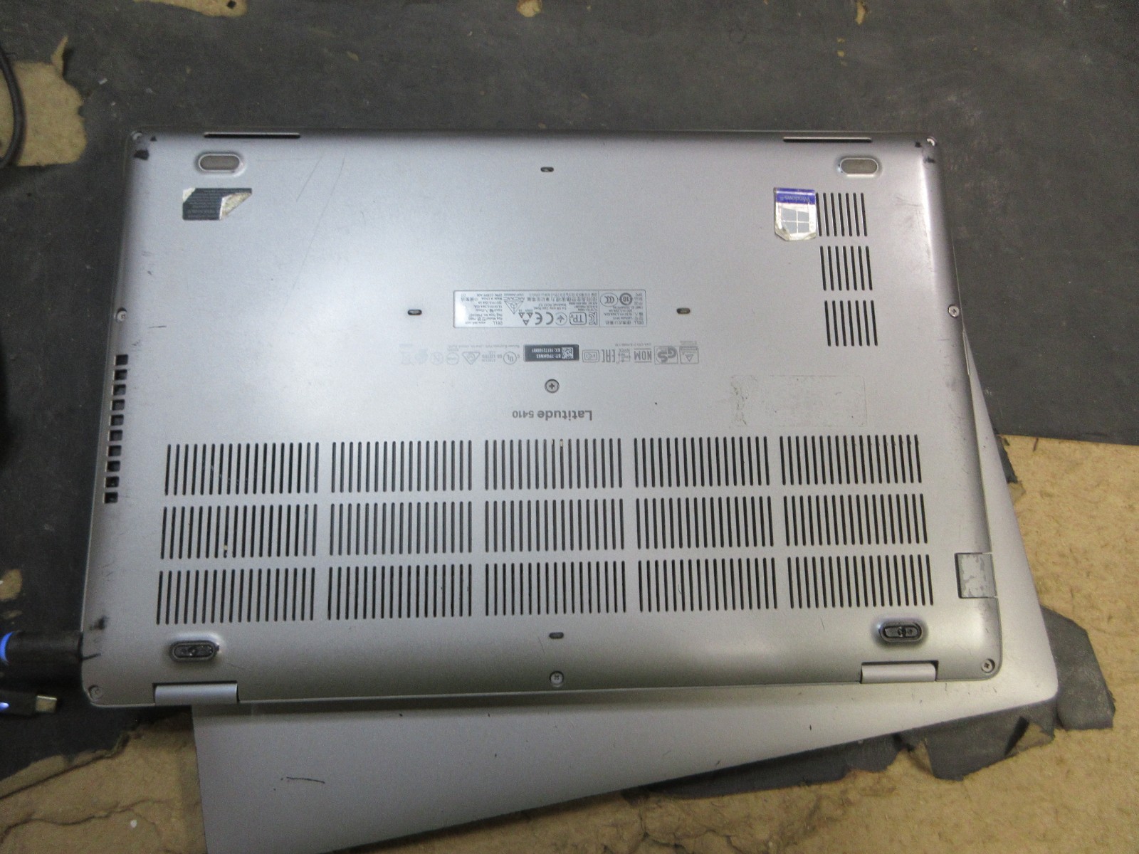 Dell Latitude 5410 14” i7-10810U 1.1GHZ 4GB 256GB SSD WIFI GD BATT NO OS