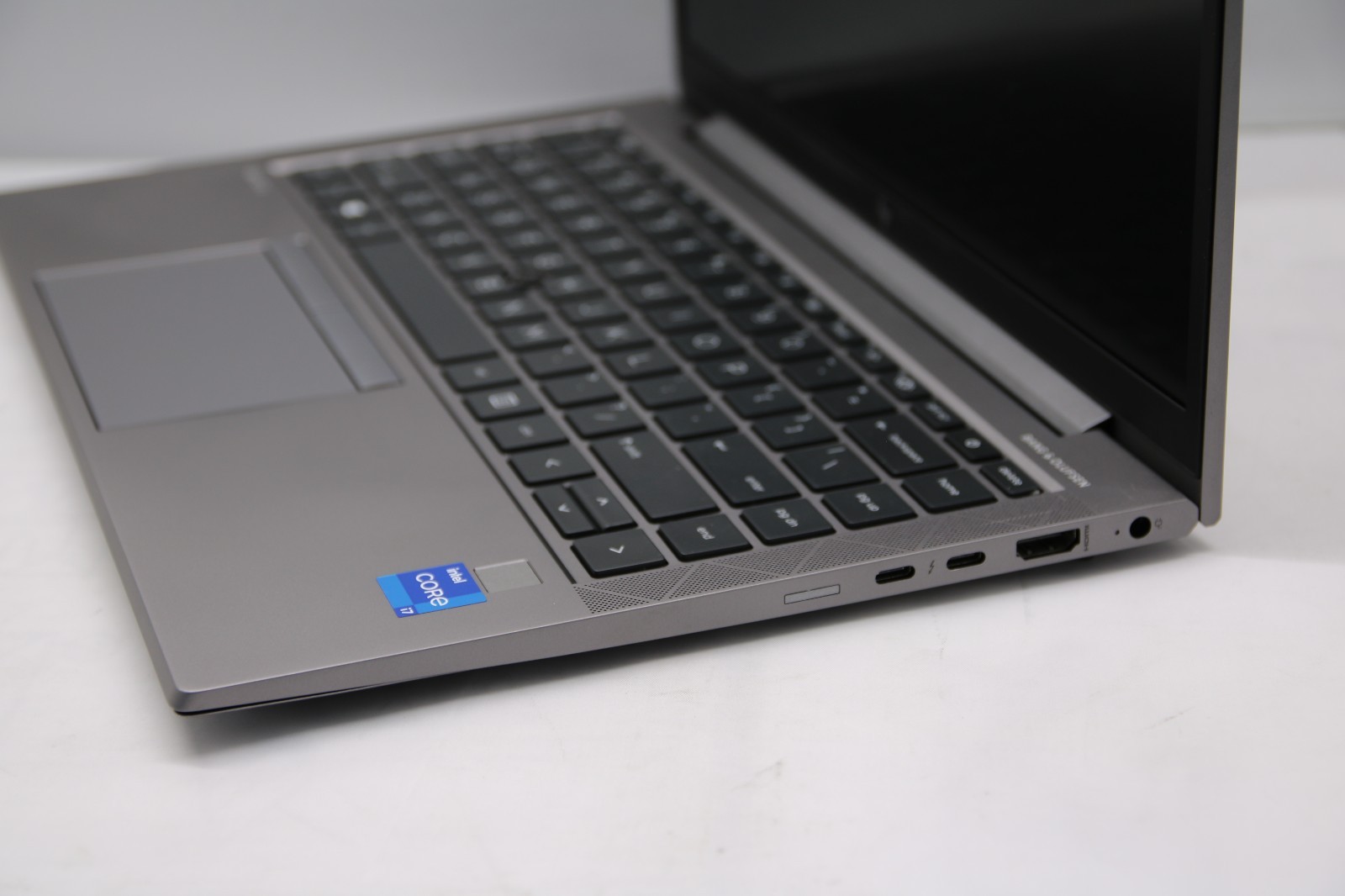 HP EliteBook 6 G1i 16 ZBOOK – i7-1165G7 – 16GB, 256GB, Windows 11 Home + Adapter