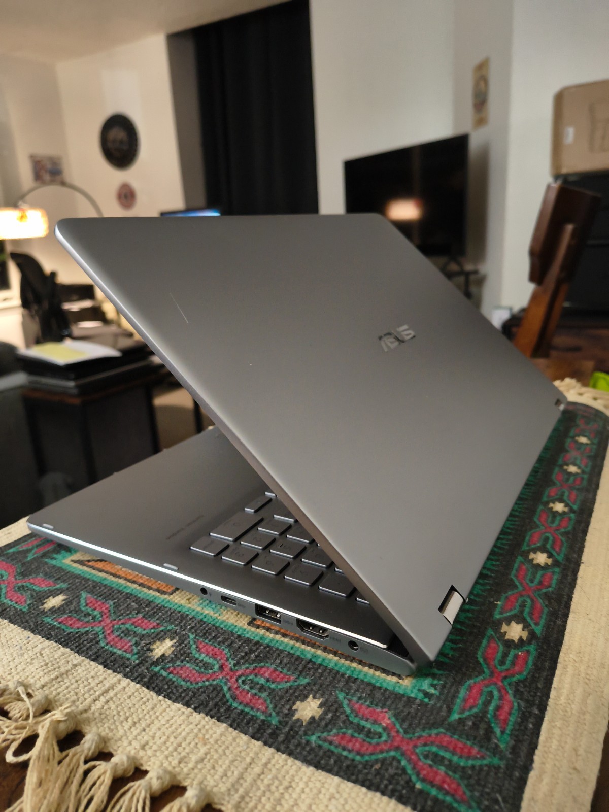 ASUS 15.6″ Q505U TS BKLT Laptop Core i5-8250 16GB 250GB NVMe SSD+1TB HD Wn11Hm