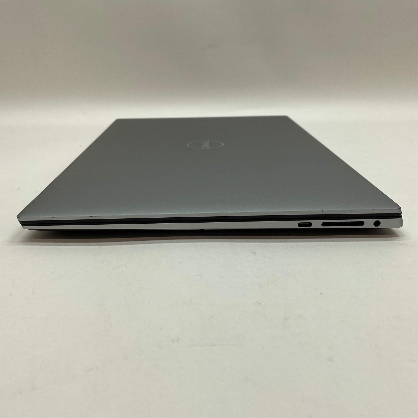 Dell Precision 5560 15.6″ i9-11950H 2.6GHz 32GB RAM 512GB SSD