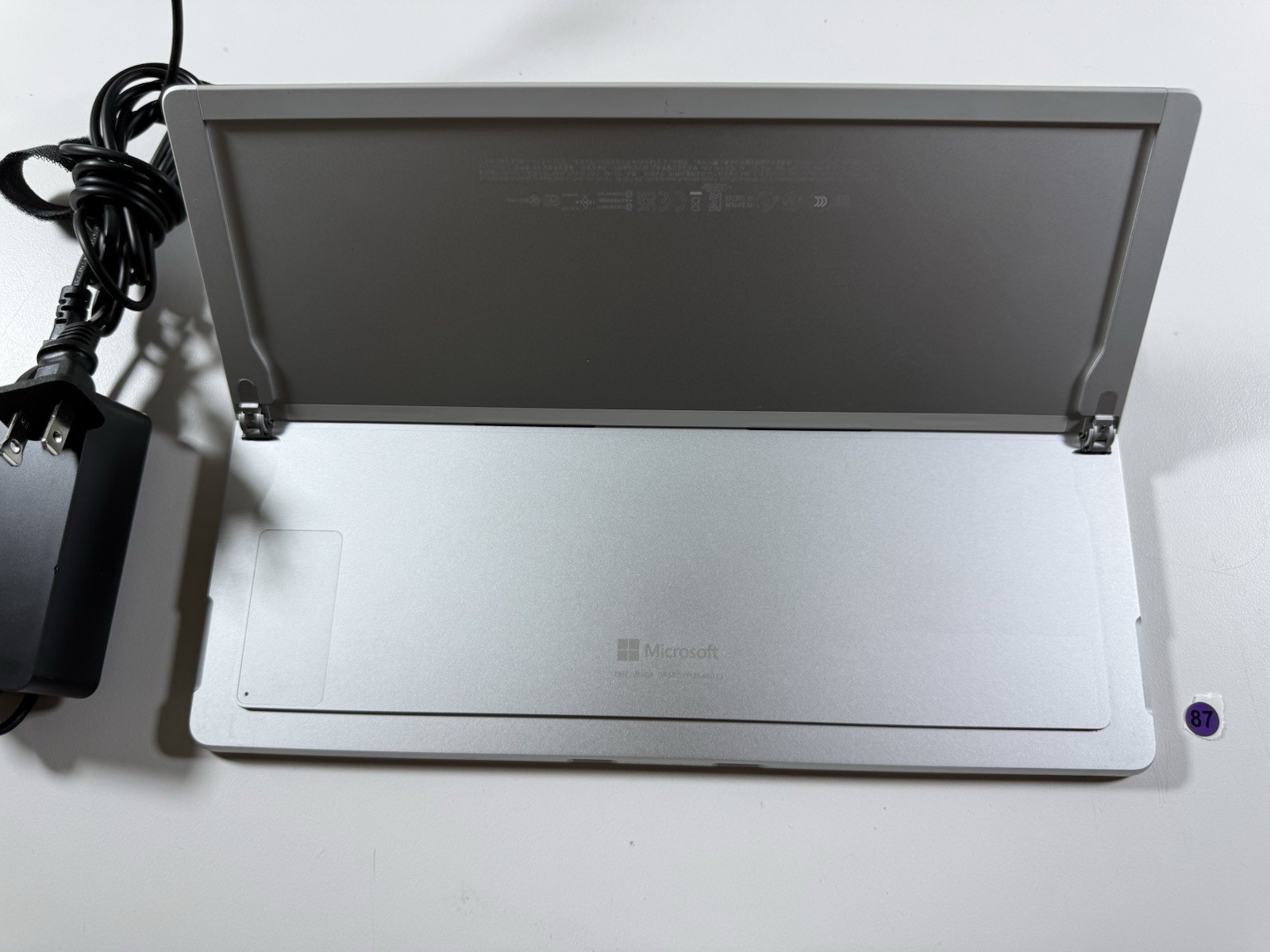 Microsoft Surface Pro 8 (1982) i5-1145G7 – 16GB RAM – 256GB 120Hz – Win 11 Pro