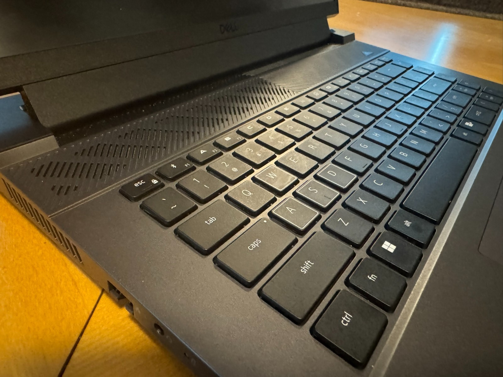 D16 7630 16″ Gaming Laptop i9-13900HX 32GB 1TB NVIDIA RTX 4070 8GB Win 11 Home