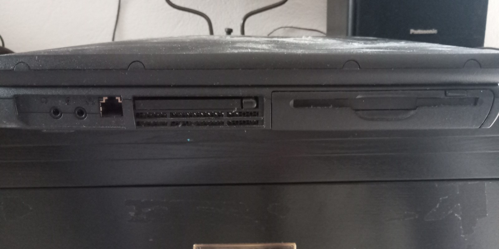 Dell Inspiron 2650 retro gaming laptop with Nvidia Geforce2 GO 16MB GPU