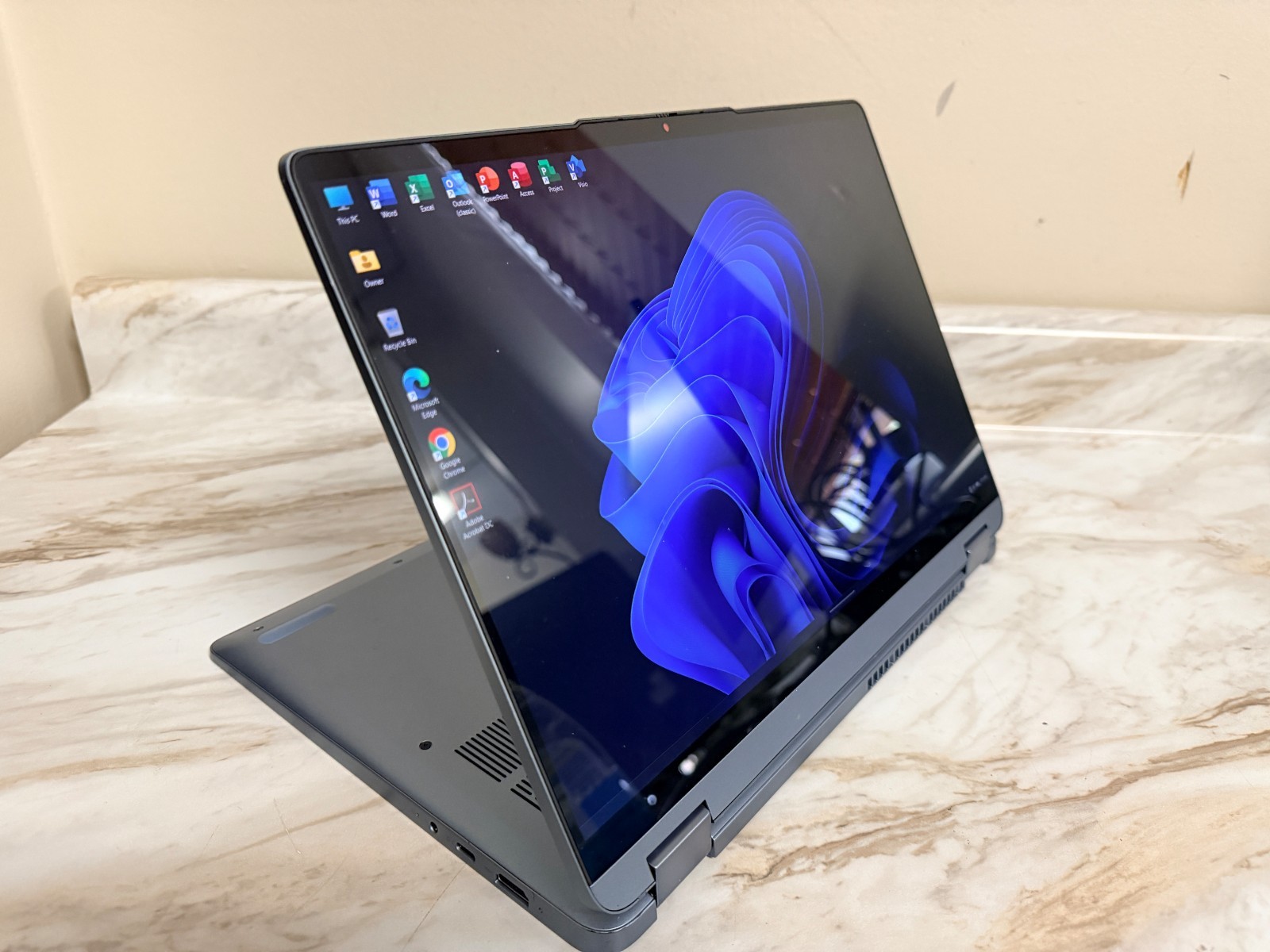 Lenovo Flex 7i 2.2K Touch 2-in1 Laptop Intel Core i7-1355U 16GB Ram 1TB SSD W11P