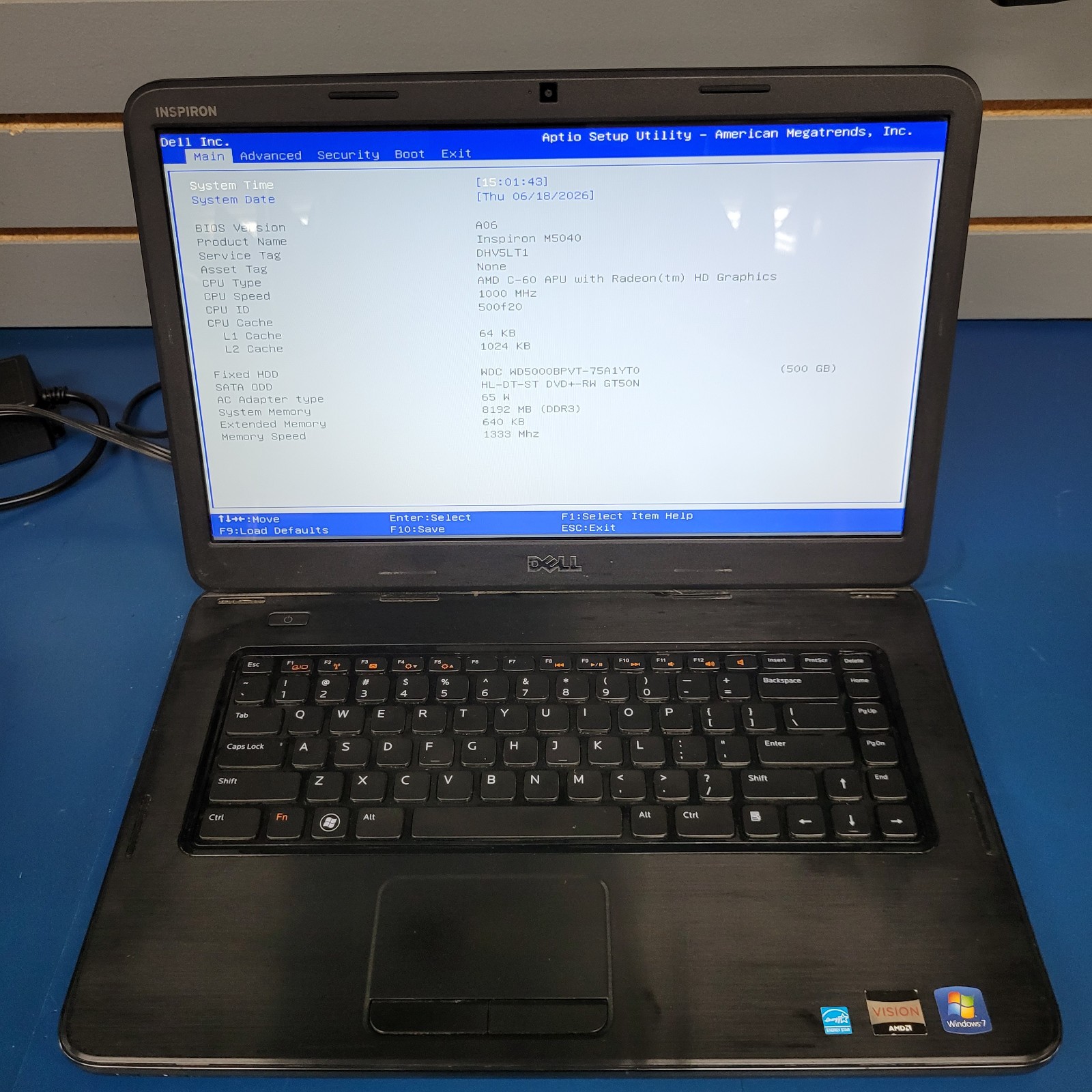 Dell Inspiron M5040 AMD C-60 / 8GB RAM 500 GB HDD LINUX MINT O/S