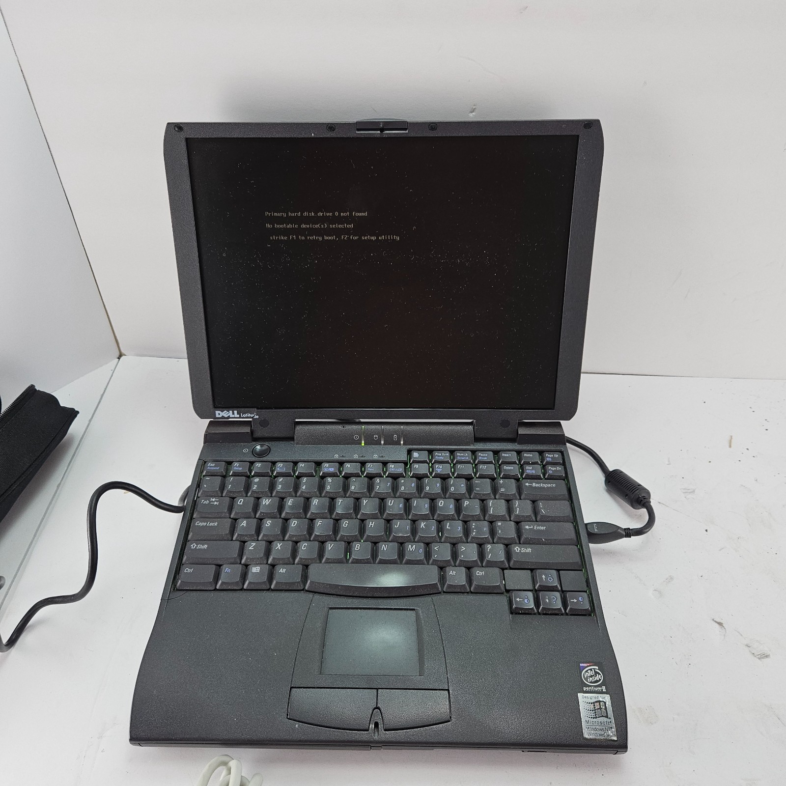 Vintage Dell Latitude CPi D266XT Pentium II 266 Laptop + Case + AC Adapter