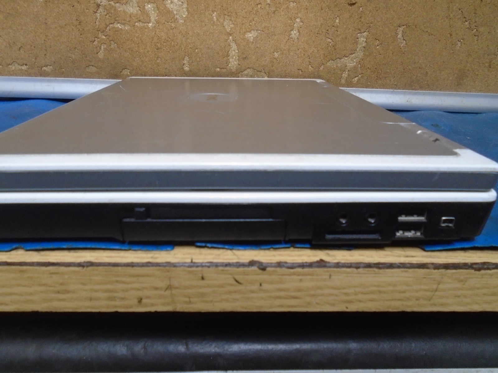 Dell Inspiron 6400 Intel Core Duo 1.6 GHz, 60 GB HHD, 1 MB RAM Laptop