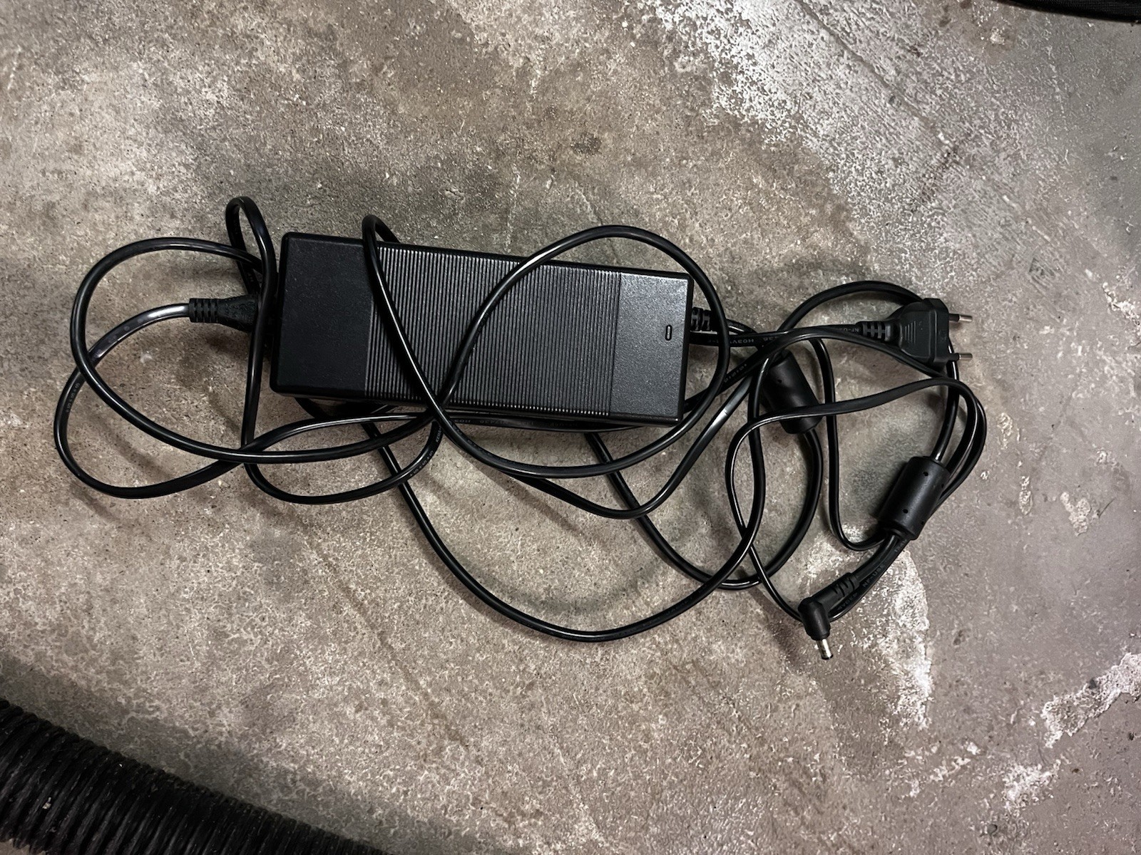 Medion Akoya P8610 Laptop – Complete