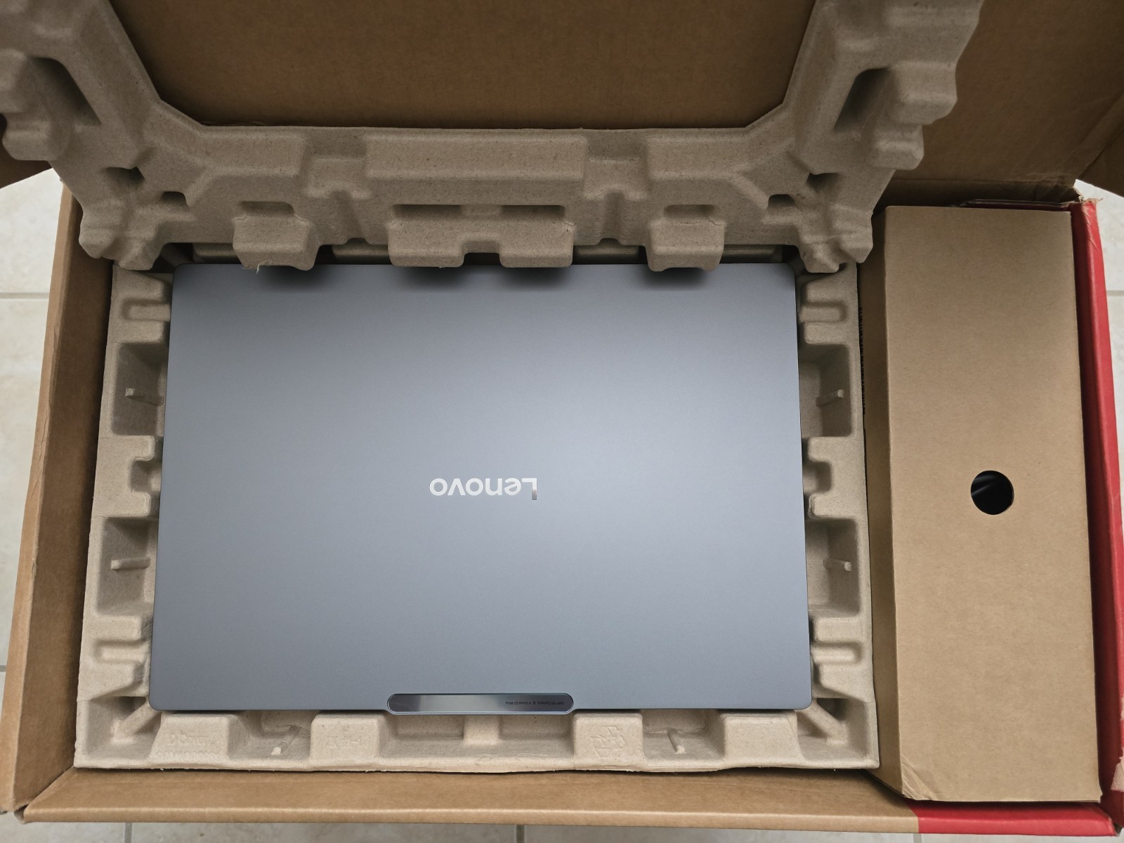 Lenovo Yoga Pro 9i Aura Edition 16″ OLED Ultra 9 285H 32GB 1TB RTX 5060 Laptop