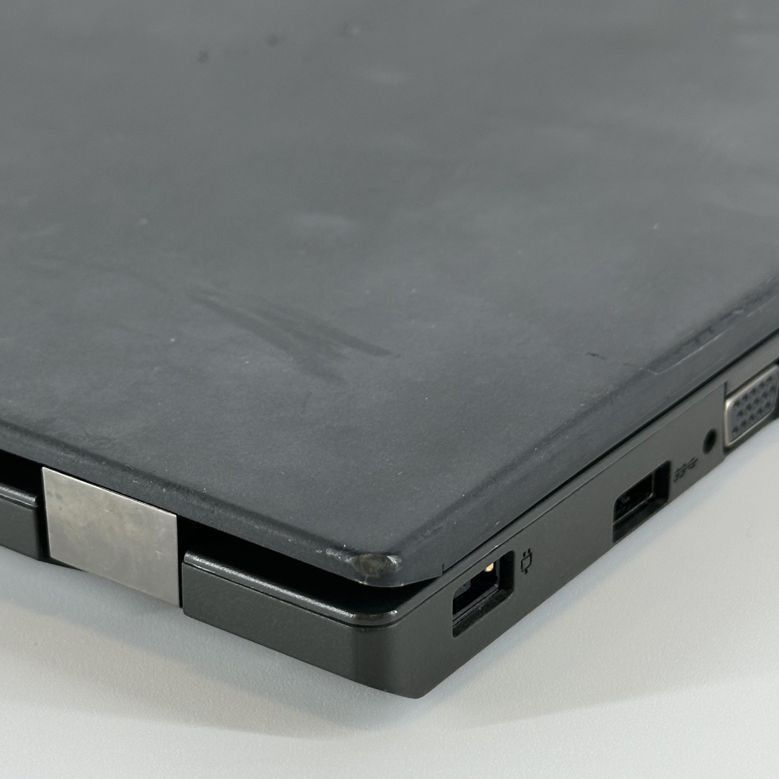 Lenovo ThinkPad T550 15″ FHD i7-5600U 2.60 GHz 16GB 256GB SSD – Backlight Issue