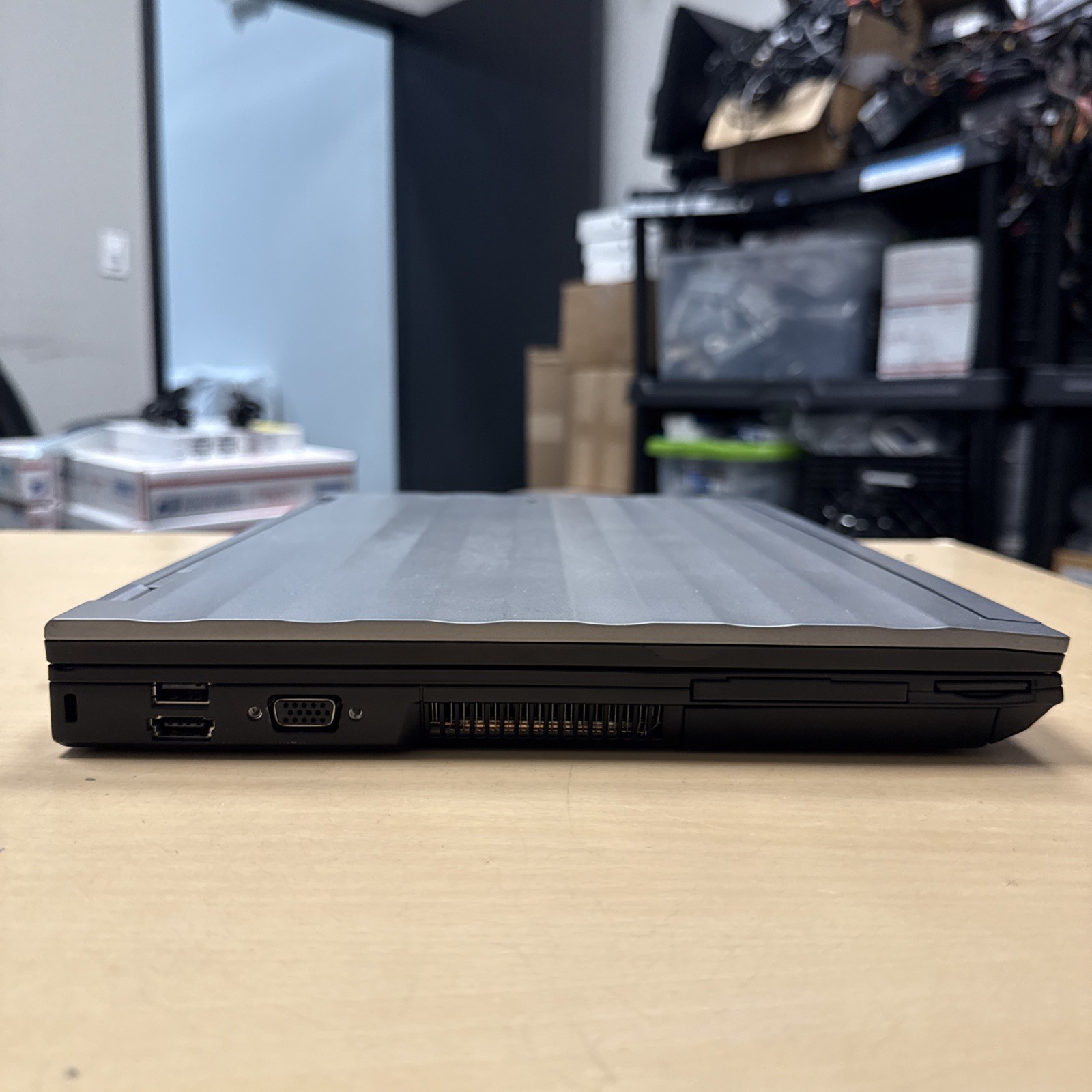 *READ Dell Precision M4400 Core 2 T9400 4GB DDR2 FX 770M
