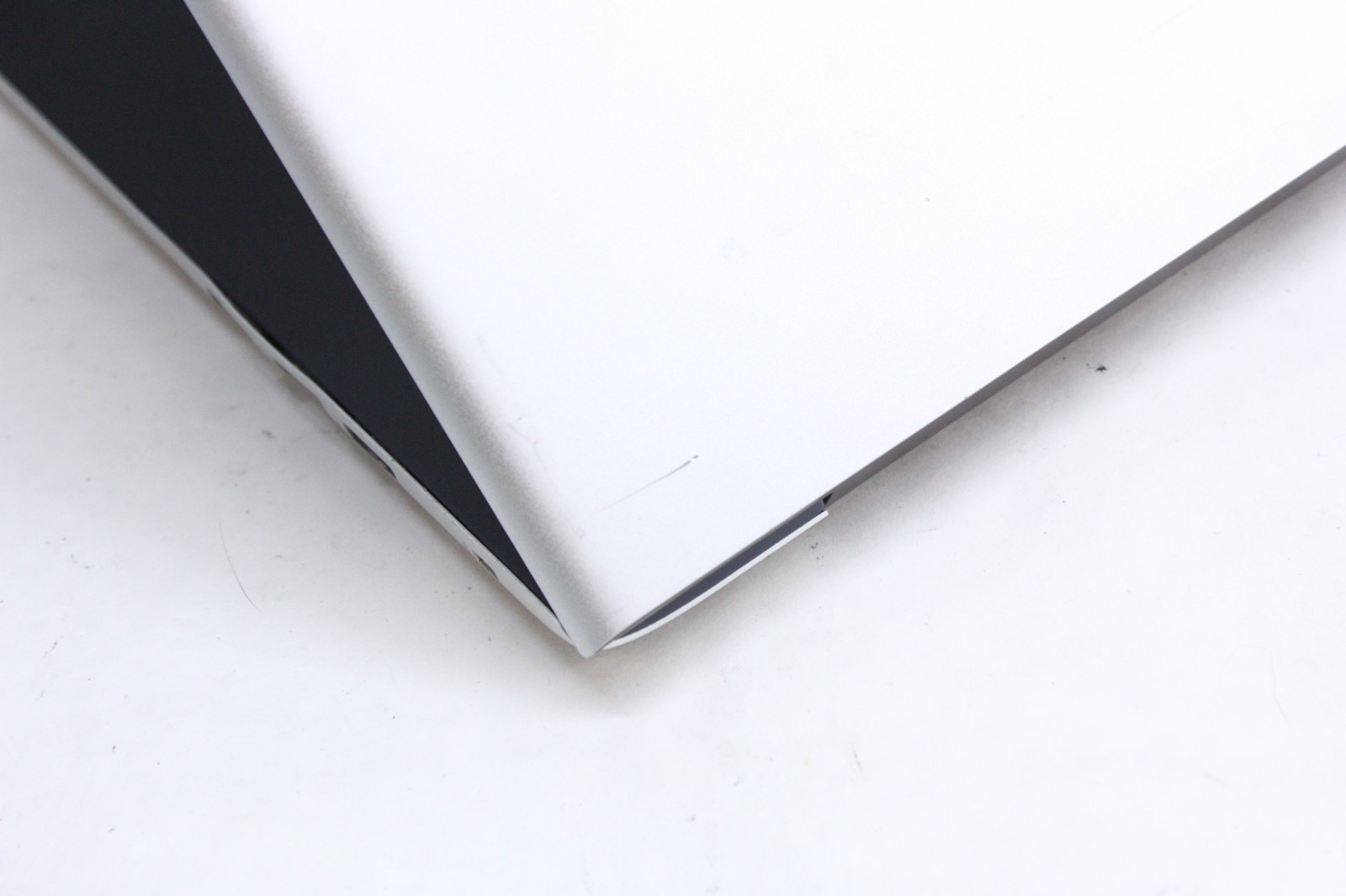 Dell Vostro 5471 | Cosmetic Grade C | i5-8250U, 8GB Ram, 256GB NVMe, Win 11 P