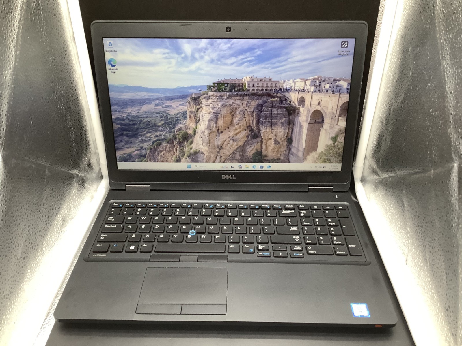 Dell Latitude 5580 Intel i7-7820HQ @ 2.9GHz 8GB RAM 250GB SSD Windows 11 Pro
