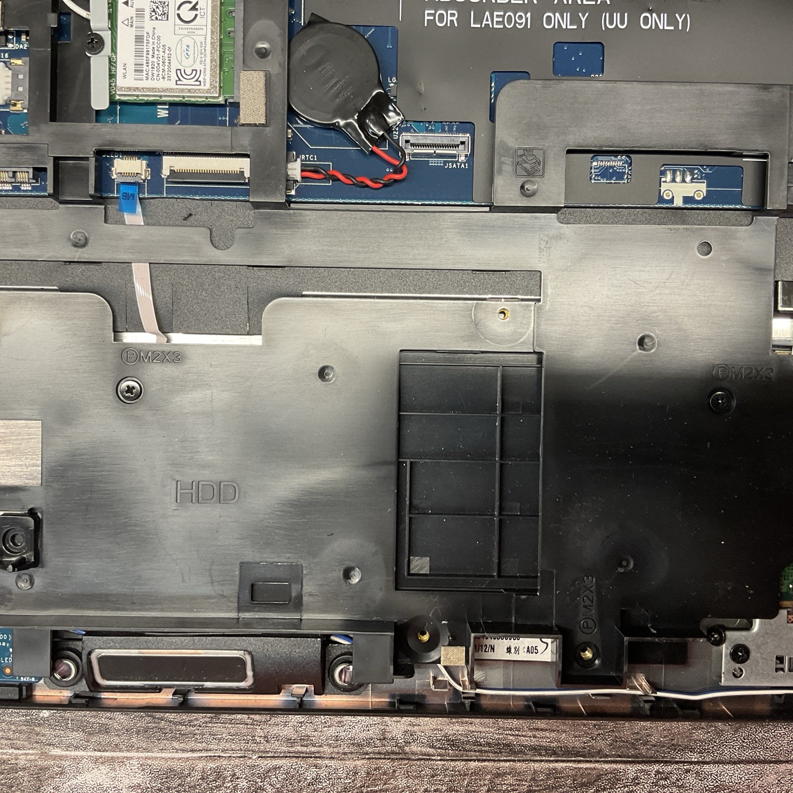 Dell Latitude 5590 / No POST / Cracked Screen / No RAM / No SSD / O10