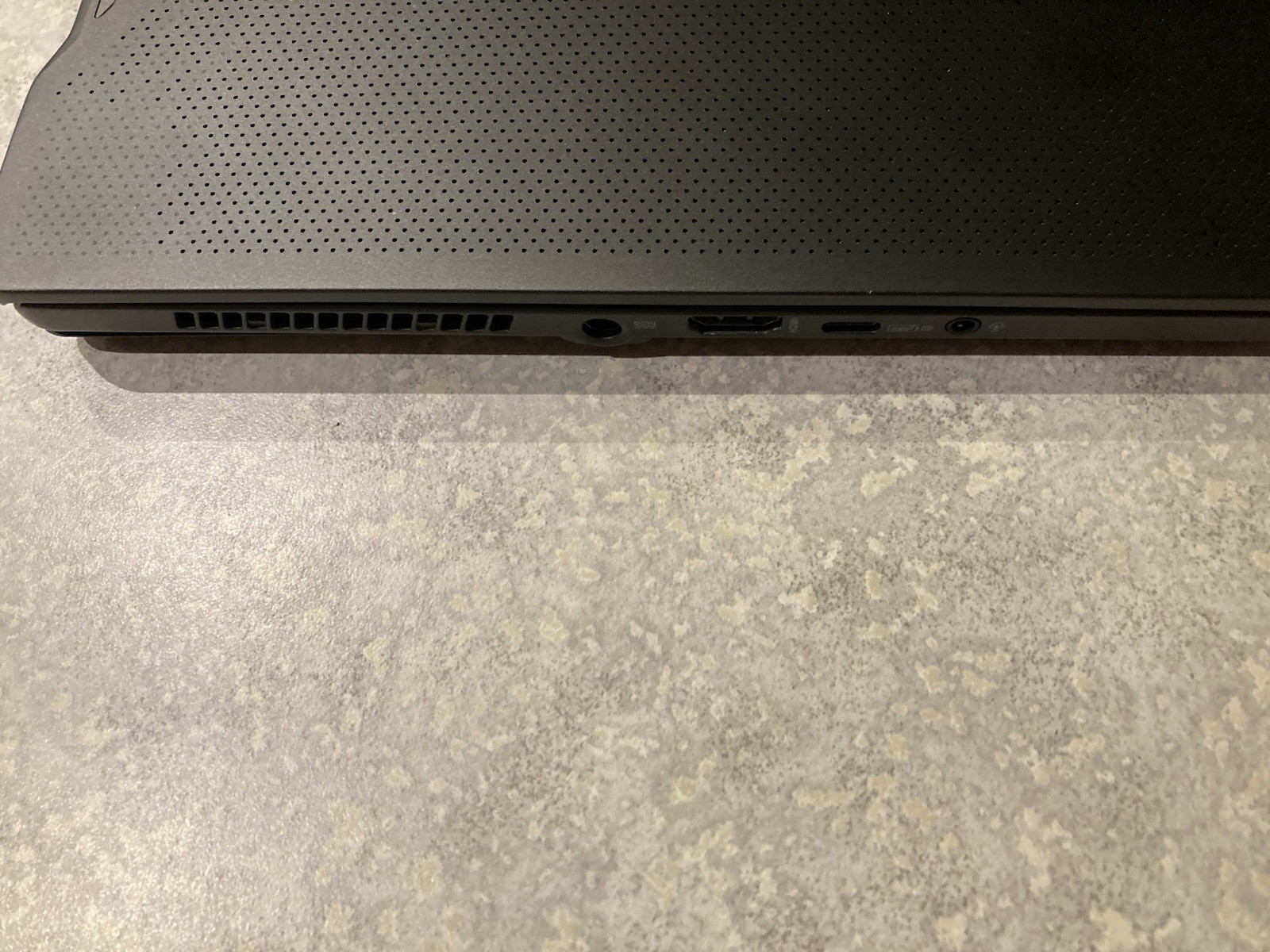 ASUS ROG Zephyrus G14 GA401QH 14″ Ryzen 7 5800HS 16GB 512GB GTX1650