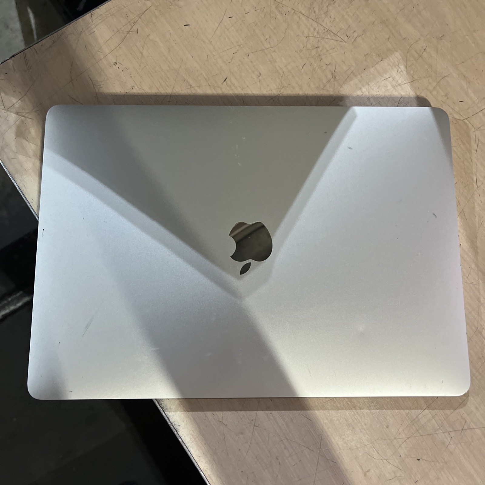 APPLE MACBOOK AIR 13″ SCISSOR, 2020 CORE I3-1000NG4 1.1GHZ 256SSD .