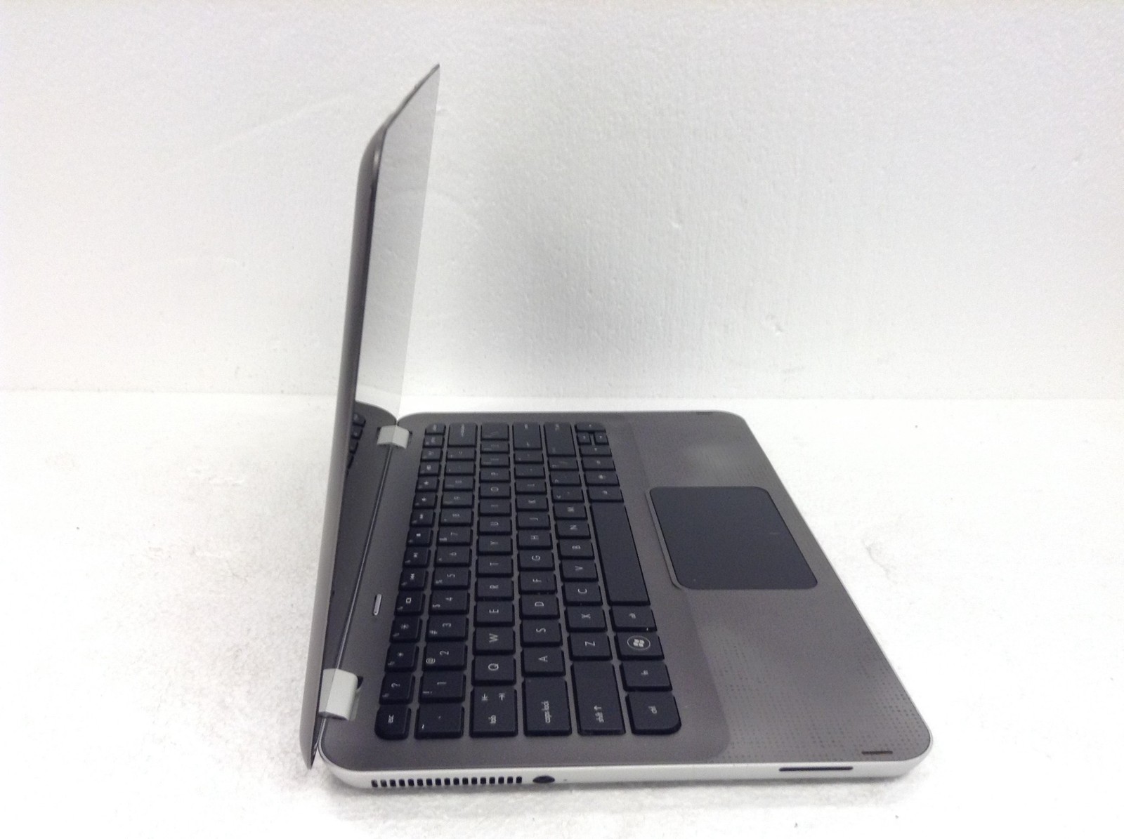 HP Envy 13t-1100 Laptop 13″ Core 2 Duo L9300 1.60GHz 5GB Ram, No HDD, WORKING