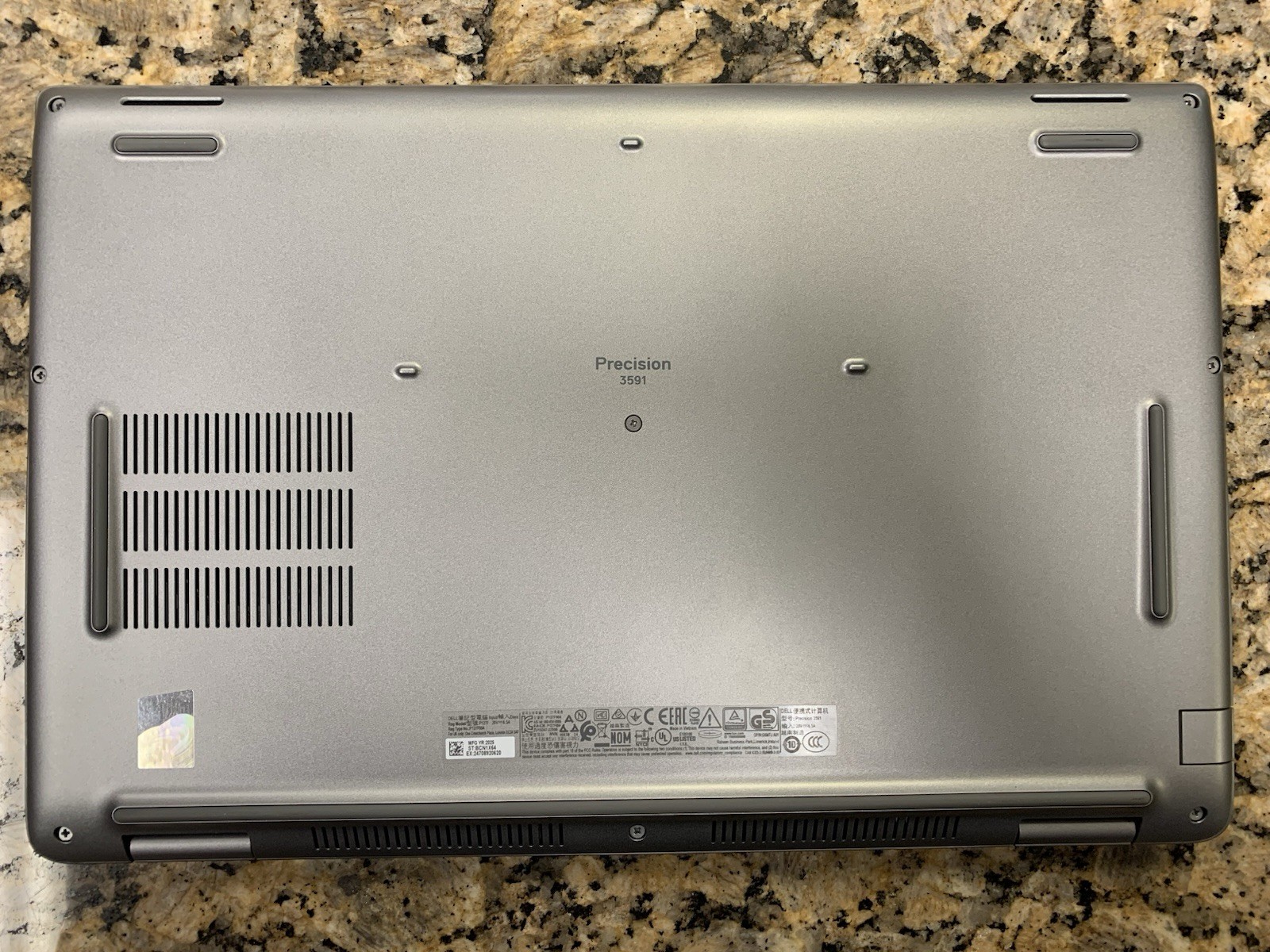 Dell Precision 3591 15.6″ FHD Ultra 7-155H 16GB 512GB SSD RTX 500 Ref#44568-1 JC