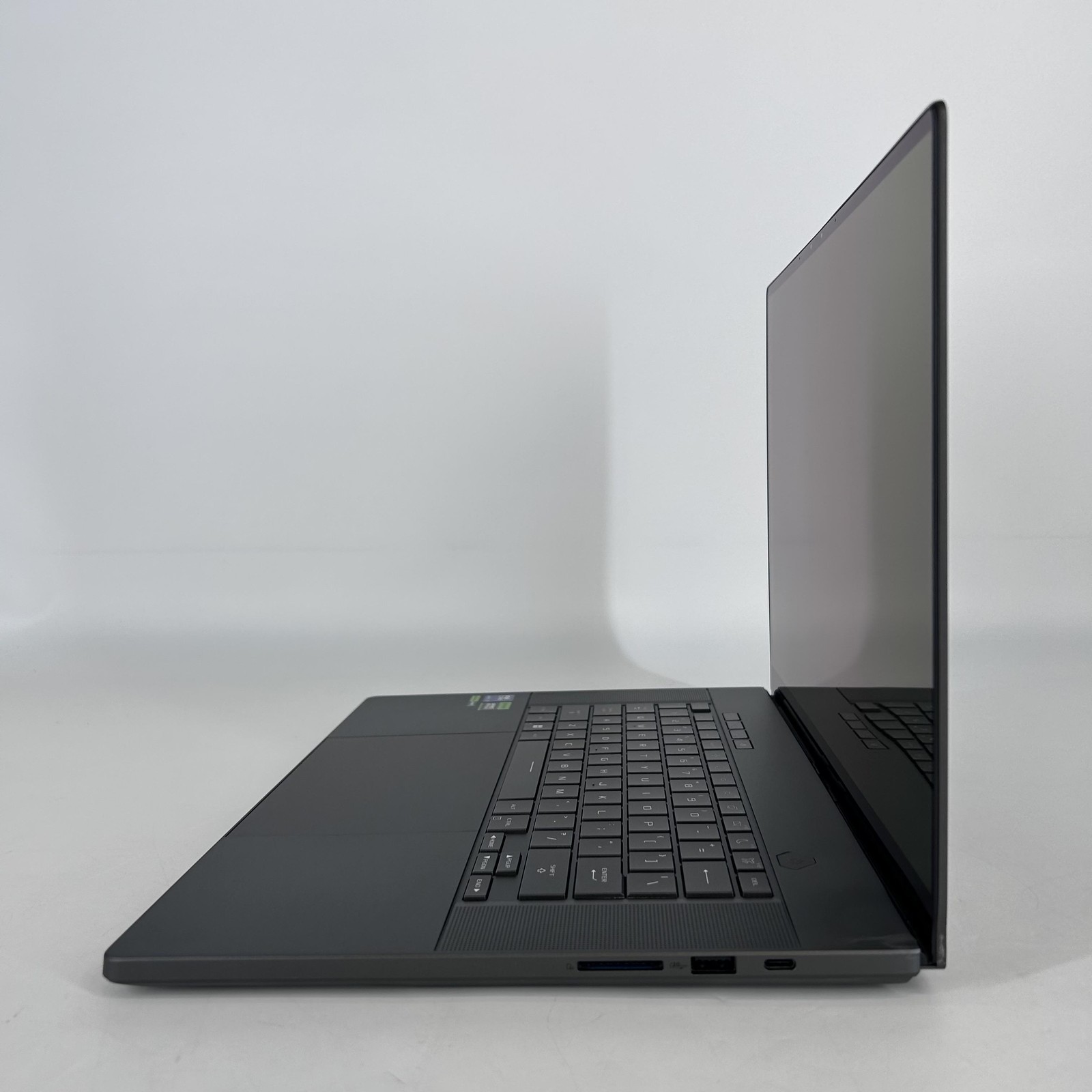 Asus ROG Zephyrus G16 GU605 16 240Hz QHD+ 2.5 GHz Ultra 9 185H 32GB 1TB RTX 4080