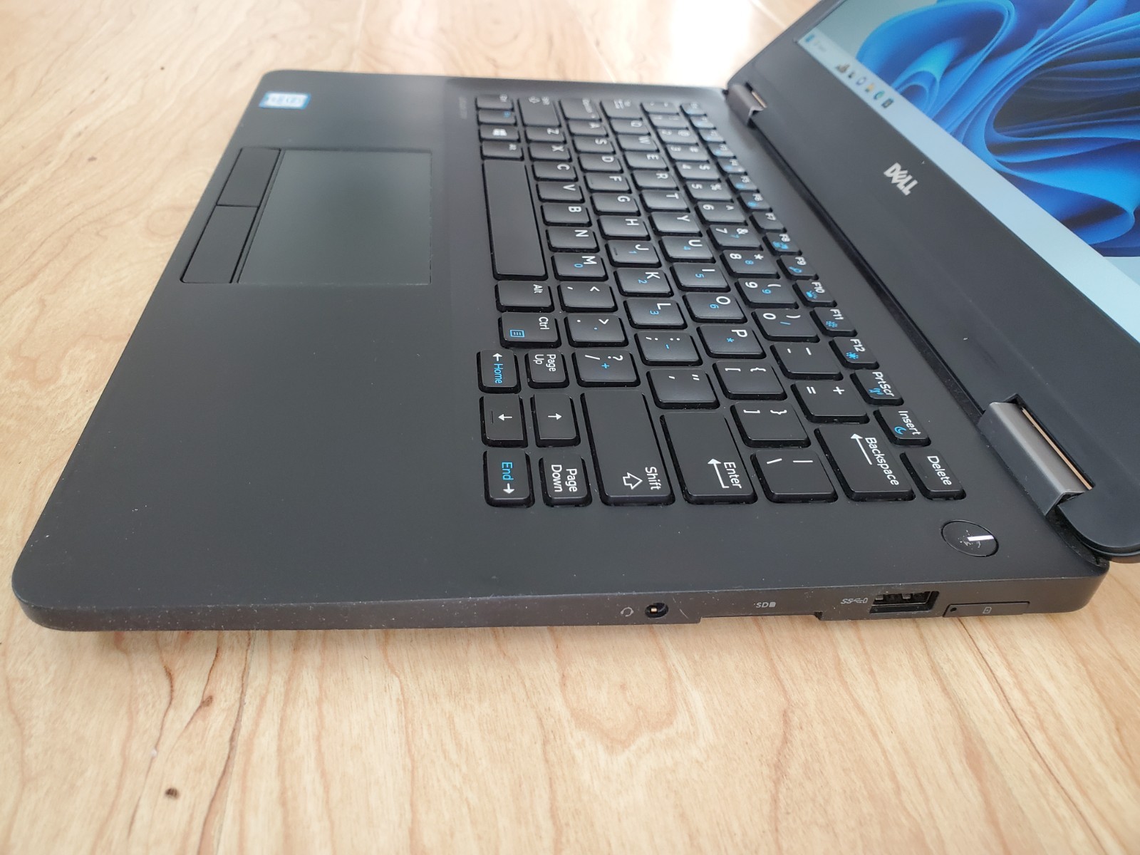 Used Dell Latitude7270 Core i7 Wndows 11 512gb SSD Drive 16gb RAM laptop