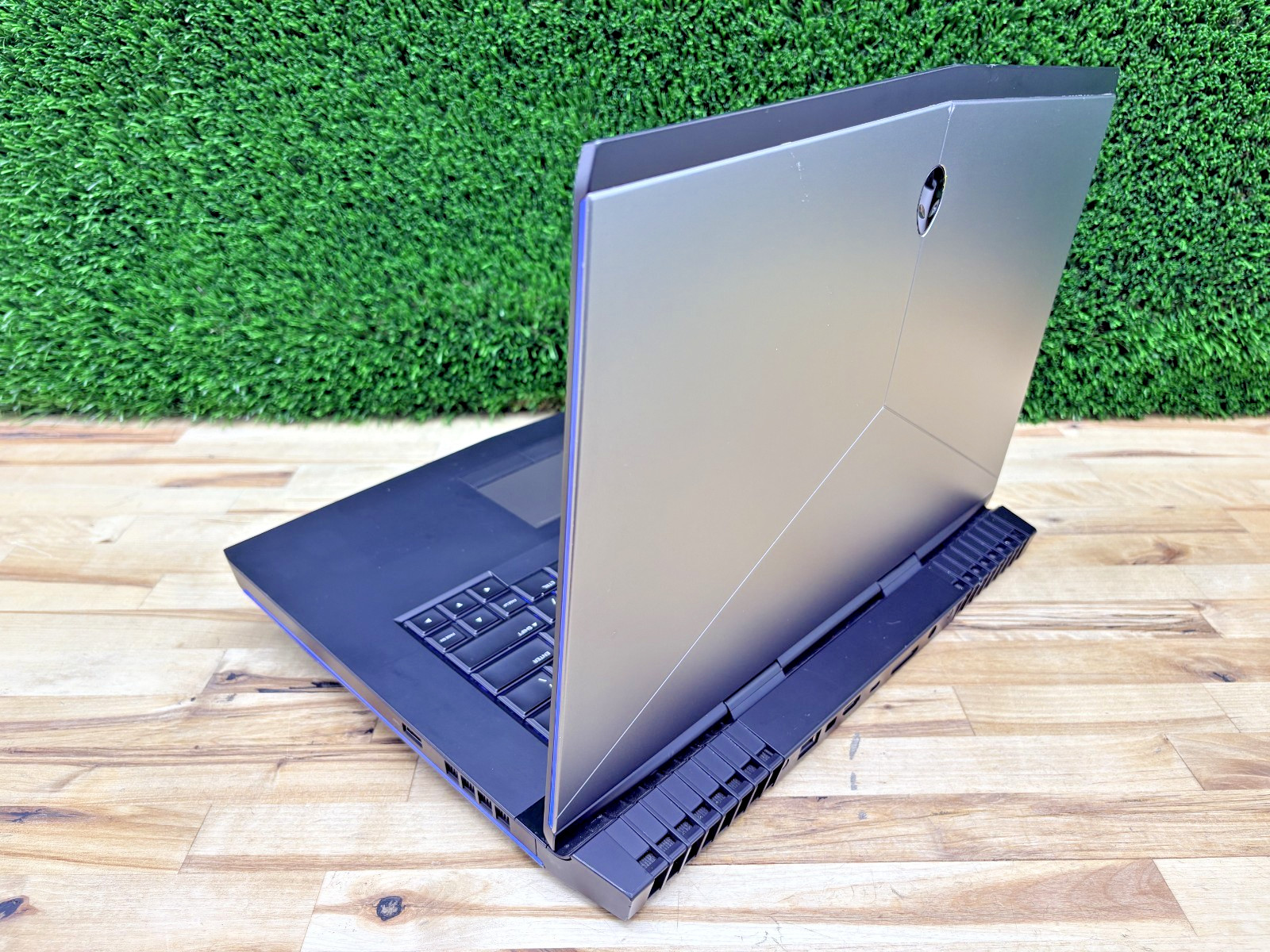 Dell Alienware 15 R3 Intel i7-7th Gen 2.80GHz 32GB RAM 512GB SSD Nvda GTX 1060*