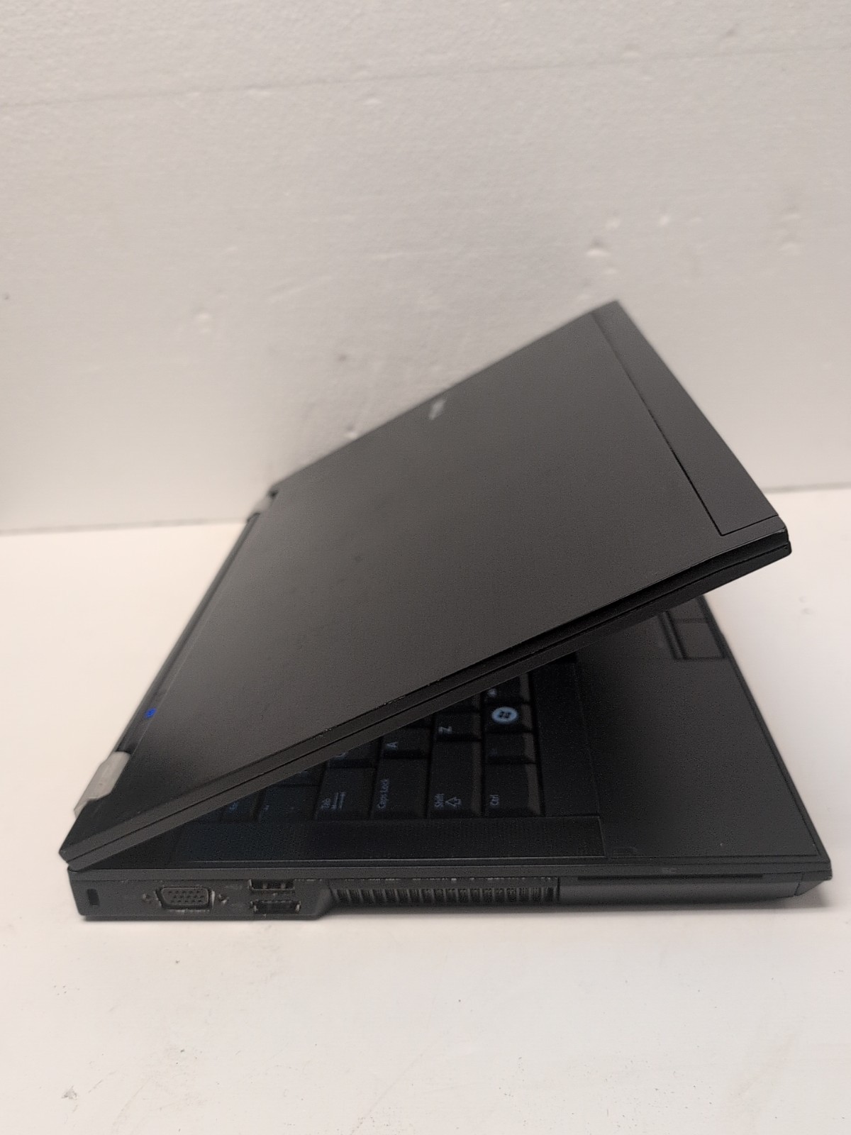 Dell Latitude E6400 14″ Laptop C2D P8600/4GB/250GB HDD/WIN XP/Working Battery –