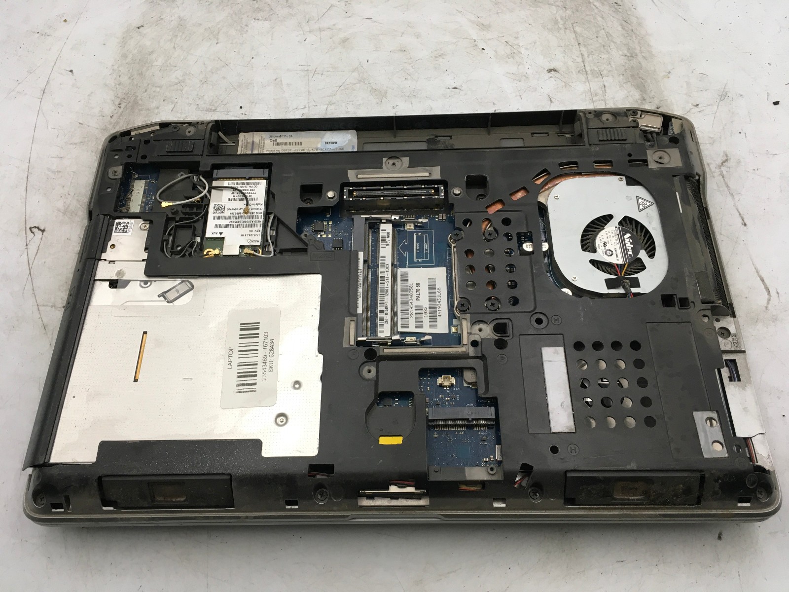 DELL LATITUDE E6320 – FOR PARTS / NO POWER – INTEL I5 – NO RAM -READ DESC – BB